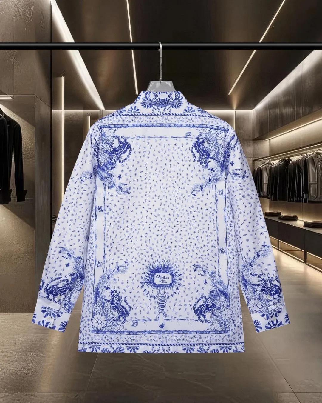 🅿️296 DIOR 🔥Breaking news, limited edition animal and flower logo digitally printed long-sleeved shirt, 2025ss official website new long-sleeved shirt, exquisitely printed logo, high-end version, custom-made fabrics at the counter, highly breathable and comfortable, exquisitely crafted, with impeccable detail processing, ✅customized logo engraved buttons, complete with three labels. Brand element design concept reflects high quality. It feels delicate and soft! It presents a casual cut and the upper body shape is great! 🐍Size: M-XXL