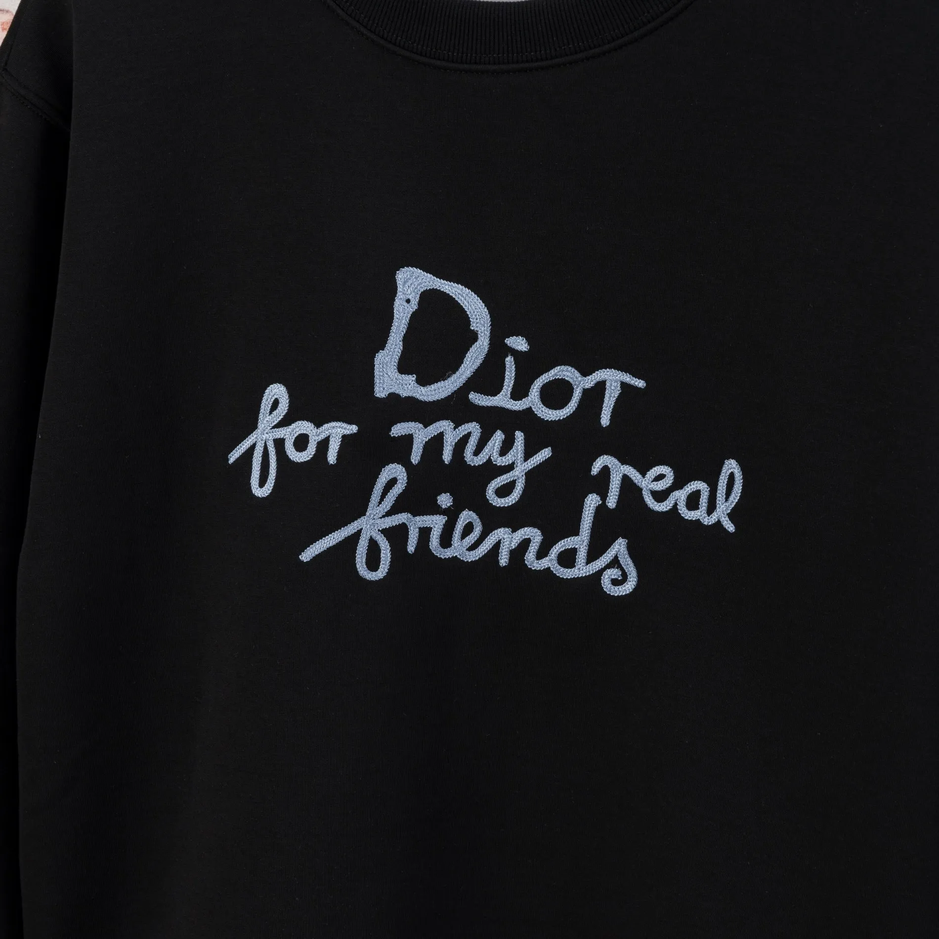 🅿️290 Dior DIOR's new embroidered round neck sweatshirt, the fabric is comfortable and soft. Composite Austrian velvet. High quality 🔥 Logo letters on the front are embroidered with high craftsmanship, and the ribs are specially customized to restore the trend brought by special craftsmanship. Customized dyeing, complete with three standards. Non-market ordinary version. Compare at will. Quality is absolutely guaranteed. Same style for men and women. Color: Black White Navy Code Number: S M L XL [Style No. A3352]