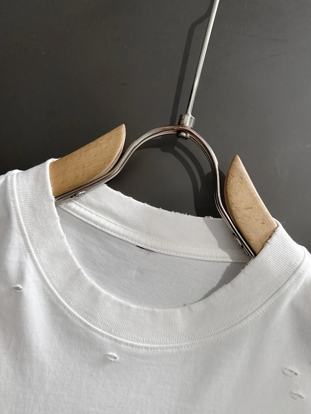 🅿️270 shipped next day Dior 2025 summer new style (top quality, differentiated currency) launches double yarn pure cotton fabric short sleeves, spring and summer catwalk style, personalized and exclusive style, same style for men and women, using imported custom-dyed fabrics, chain bottom back collar, fully shoulder-covering, no deformation or shrinkage when exposed to water, SIZE: M to 3XL