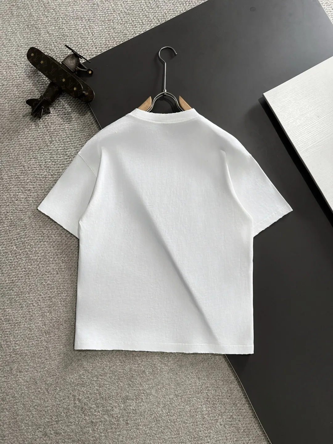🅿️270 shipped next day Dior 2025 summer new style (top quality, differentiated currency) launches double yarn pure cotton fabric short sleeves, spring and summer catwalk style, personalized and exclusive style, same style for men and women, using imported custom-dyed fabrics, chain bottom back collar, fully shoulder-covering, no deformation or shrinkage when exposed to water, SIZE: M to 3XL
