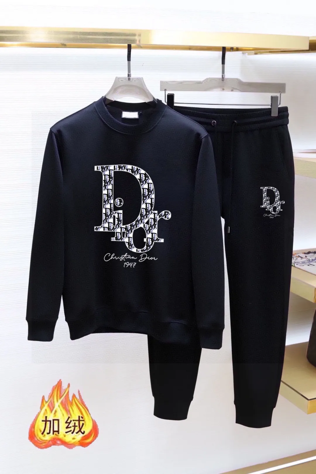 🅿️400 Directly approved brand [DIOR Dior] (velvet and thickened) 2025 autumn and winter new products, celebrities’ favorite fashion-flavored casual suits, clean and neat tailoring, full of urban style. Made of high-quality customized fabrics, the inner warmth is excellent, the hand feels soft and dry, and the upper body effect is crisp and stylish. The three-dimensional cutting process and the pattern are all of high standards, and the silhouette version has the right benefits! It is not tight at all, and you feel good when you put it on. So many top-quality raw materials create high-end products with unparalleled value. It is the first choice for high-end fashion people. (Size: M-4XL can wear up to 200 pounds)