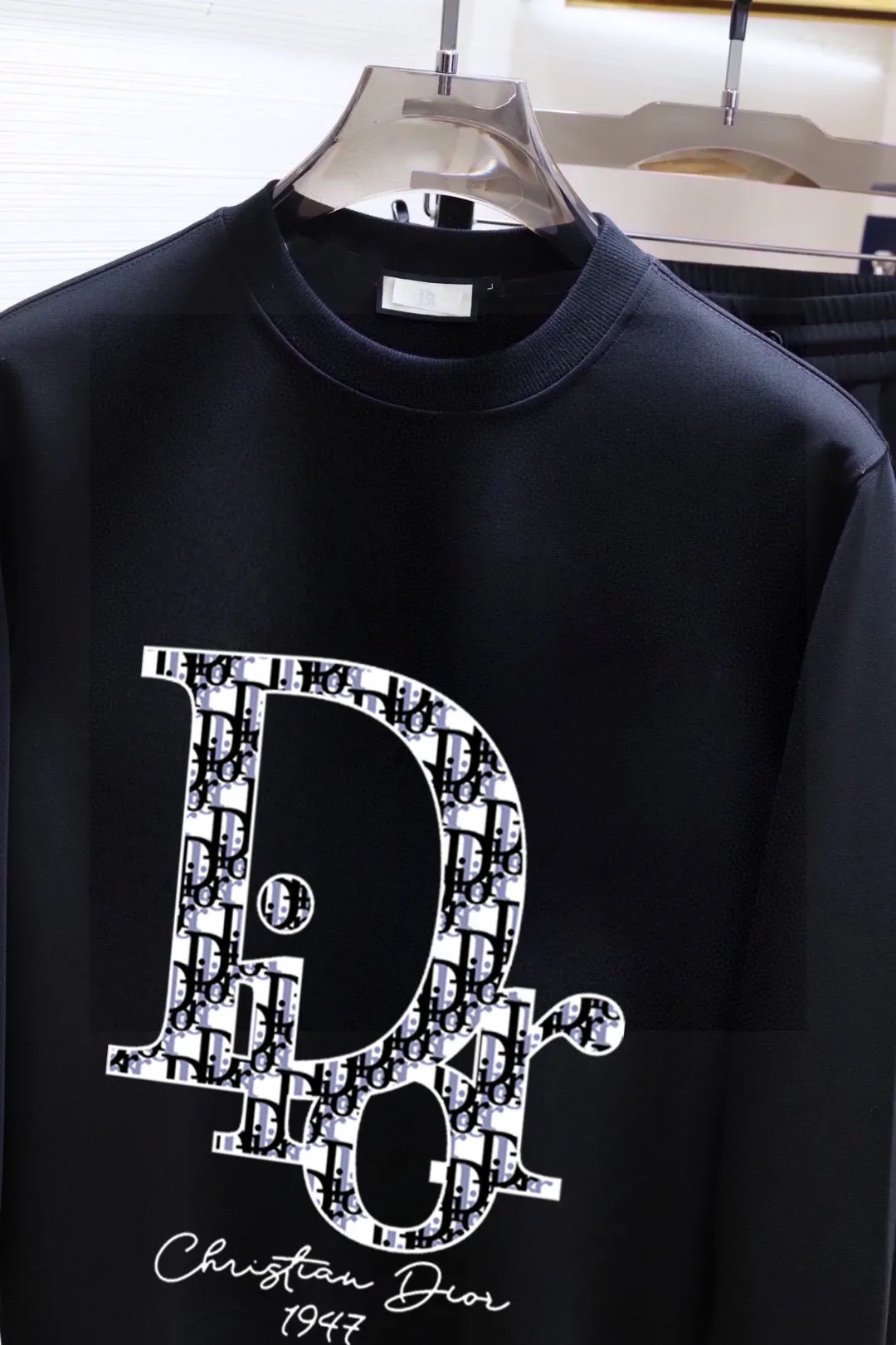 🅿️400 Directly approved brand [DIOR Dior] (velvet and thickened) 2025 autumn and winter new products, celebrities’ favorite fashion-flavored casual suits, clean and neat tailoring, full of urban style. Made of high-quality customized fabrics, the inner warmth is excellent, the hand feels soft and dry, and the upper body effect is crisp and stylish. The three-dimensional cutting process and the pattern are all of high standards, and the silhouette version has the right benefits! It is not tight at all, and you feel good when you put it on. So many top-quality raw materials create high-end products with unparalleled value. It is the first choice for high-end fashion people. (Size: M-4XL can wear up to 200 pounds)