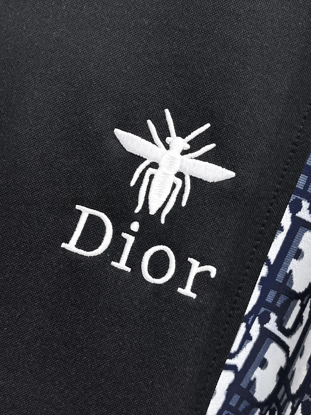 🅿️720 Dior 2025 autumn and winter new counter casual suit of the same style, breathable, comfortable and casual! Full of high-end feel! The details are exquisite and high-end, and the workmanship is impeccable! The original high-end fabric is very high-end! The fabric is crisp, anti-wrinkle and wear-resistant, warm, neat and stylish. Everyone must buy a set this autumn and winter. They must look cool and cool when wearing it. We especially recommend the size M-3XLC30