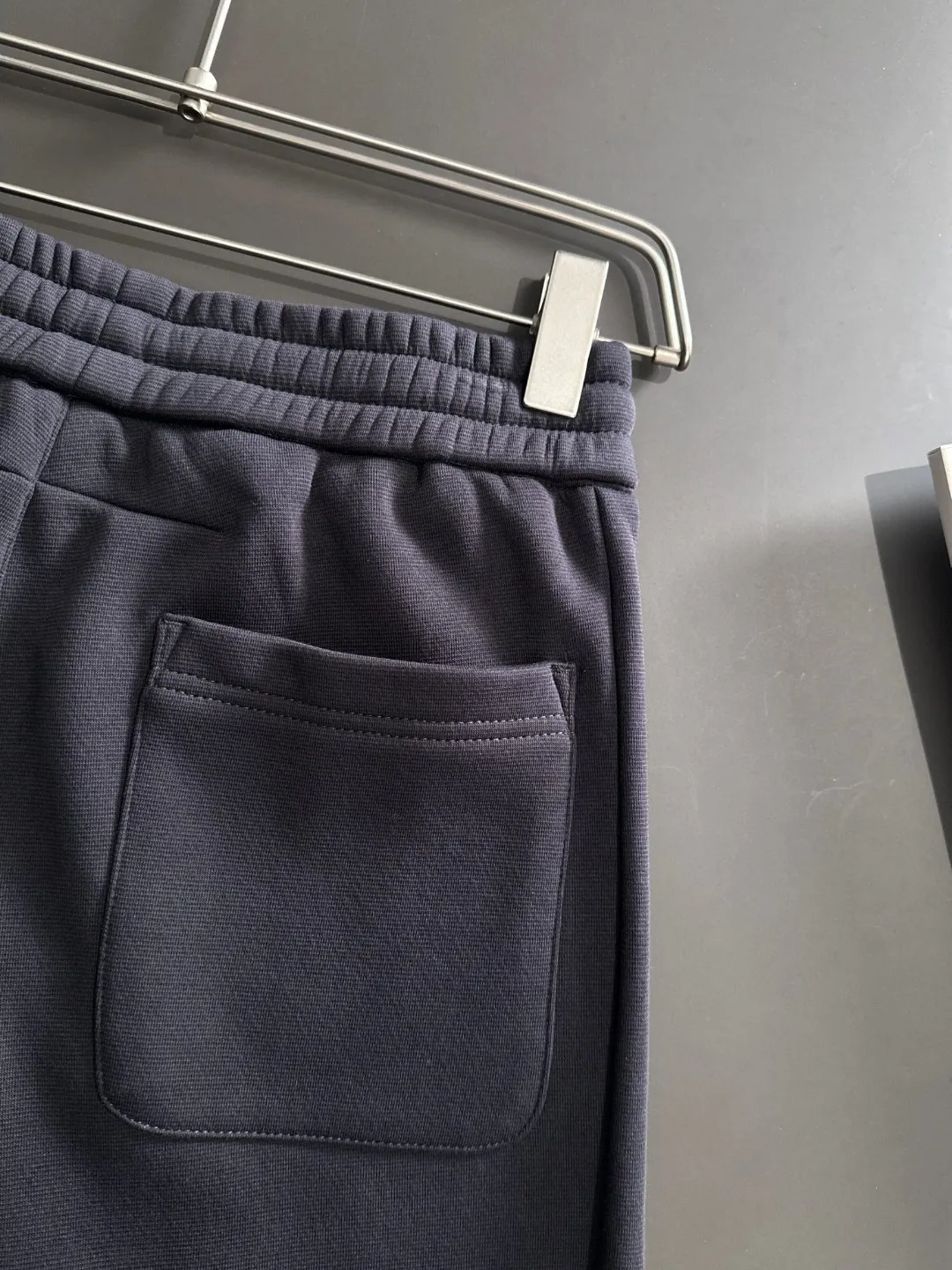 🅿️380 next day shipping Dior 2025 new early spring elastic band casual pants, thickened with velvet to keep warm. The custom-made fabrics at the counter are highly breathable and comfortable, with impeccable details and brand element design concepts, reflecting high quality. It feels delicate and soft! It presents a casual cut and the upper body shape is great! Size: M-4XL