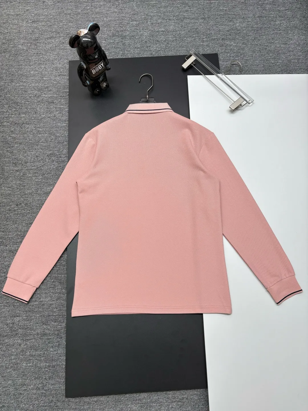 🅿️260 DIOR Dior's new embroidered long-sleeved Polo shirt. Original fabric. Official same style. Made of 250 grams of pure cotton pique fabric, custom-made in the same vat. Very comfortable and smooth feel. Very wide and stylish. Produced by a first-line brand factory. Imported Behringer embroidery machine. The embroidery is full and textured. The collar rib is woven with imported yarn. It does not deform after long-term wear. The latest autumn and winter style. Fashionable and individual. Super versatile and good-looking. It is very suitable for both men and women. A must-have item. Color: black, white, blue, pink. Size: M-3XL