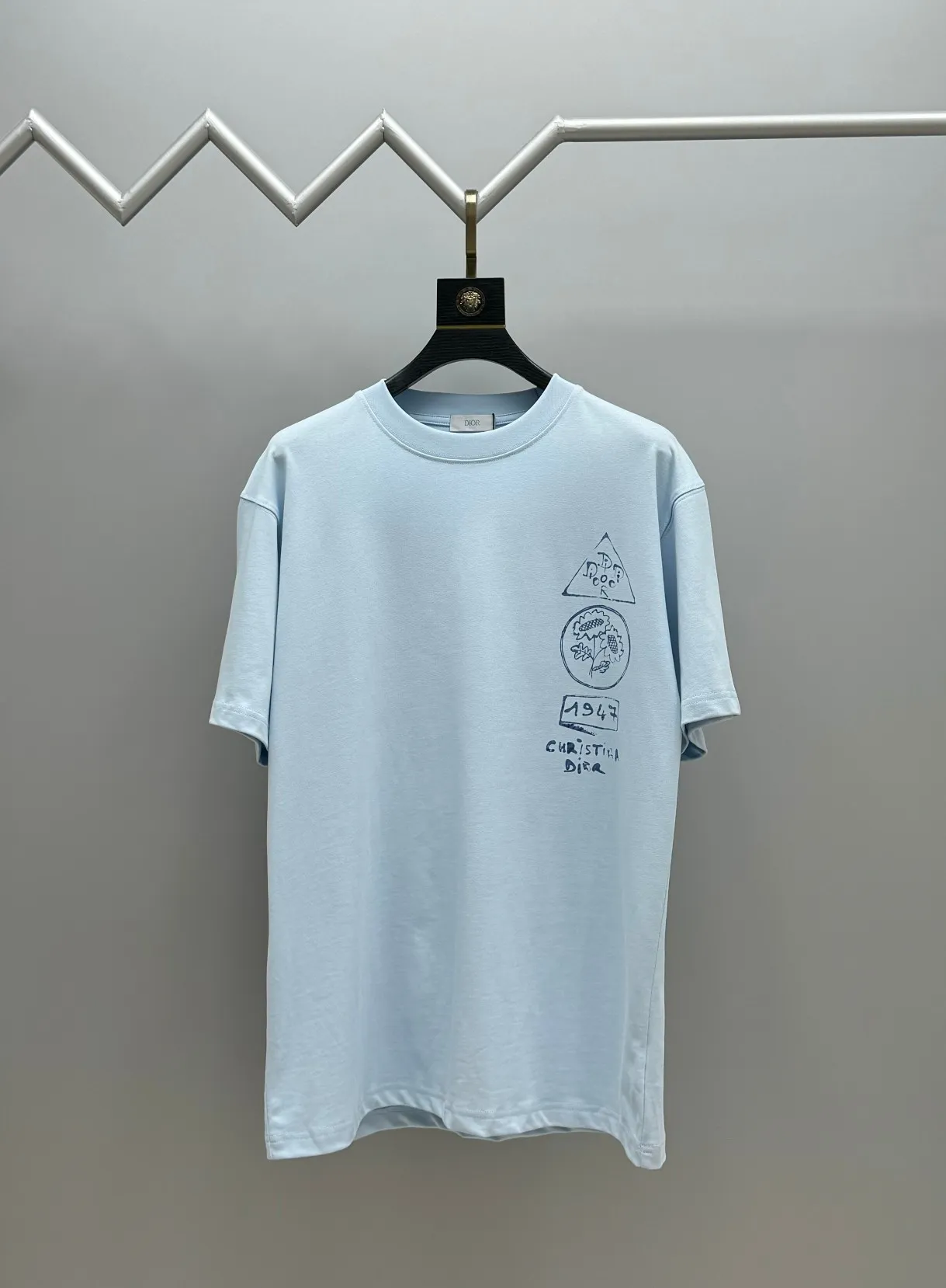 🅿️220 (top version, different currency) will not be taken off the shelves all year round, sell with confidence Style: Dior/DIO.R short-sleeved T-shirt Fabric: 300g heavy double yarn 100% cotton Rib: 320g heavy Sorona 1*1 trendy brand Craftsmanship: high-definition digital printing logo Color: white light blue Size: XS S M L No gender distinction, same style for men and women