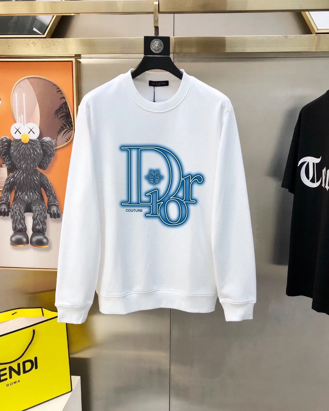 🅿️220 brand [DIOR Dior] (good news for fat people) 2025ss autumn latest long-sleeved round-neck sweatshirt, on sale simultaneously on the official website. Refreshing and breathable. Made of top Tencel Roman. Comfortable and soft. 3D three-dimensional clarity. Super fashion sense. Great for gifting and keeping for yourself. Size: M-5XL (can wear up to 220 pounds)