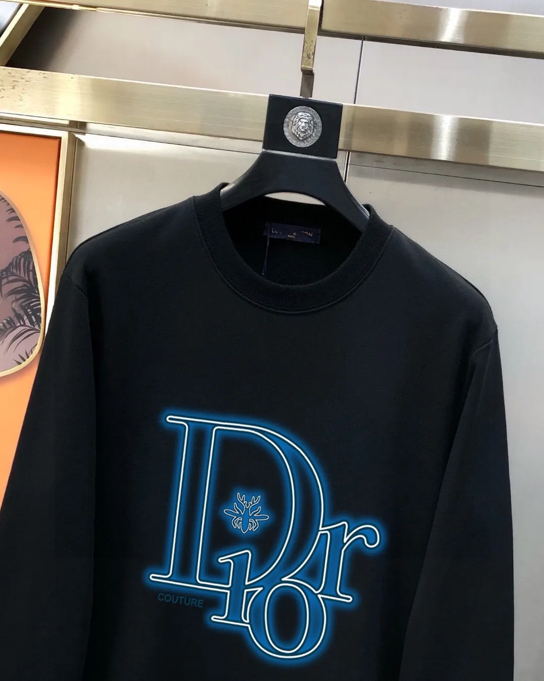 🅿️220 brand [DIOR Dior] (good news for fat people) 2025ss autumn latest long-sleeved round-neck sweatshirt, on sale simultaneously on the official website. Refreshing and breathable. Made of top Tencel Roman. Comfortable and soft. 3D three-dimensional clarity. Super fashion sense. Great for gifting and keeping for yourself. Size: M-5XL (can wear up to 220 pounds)