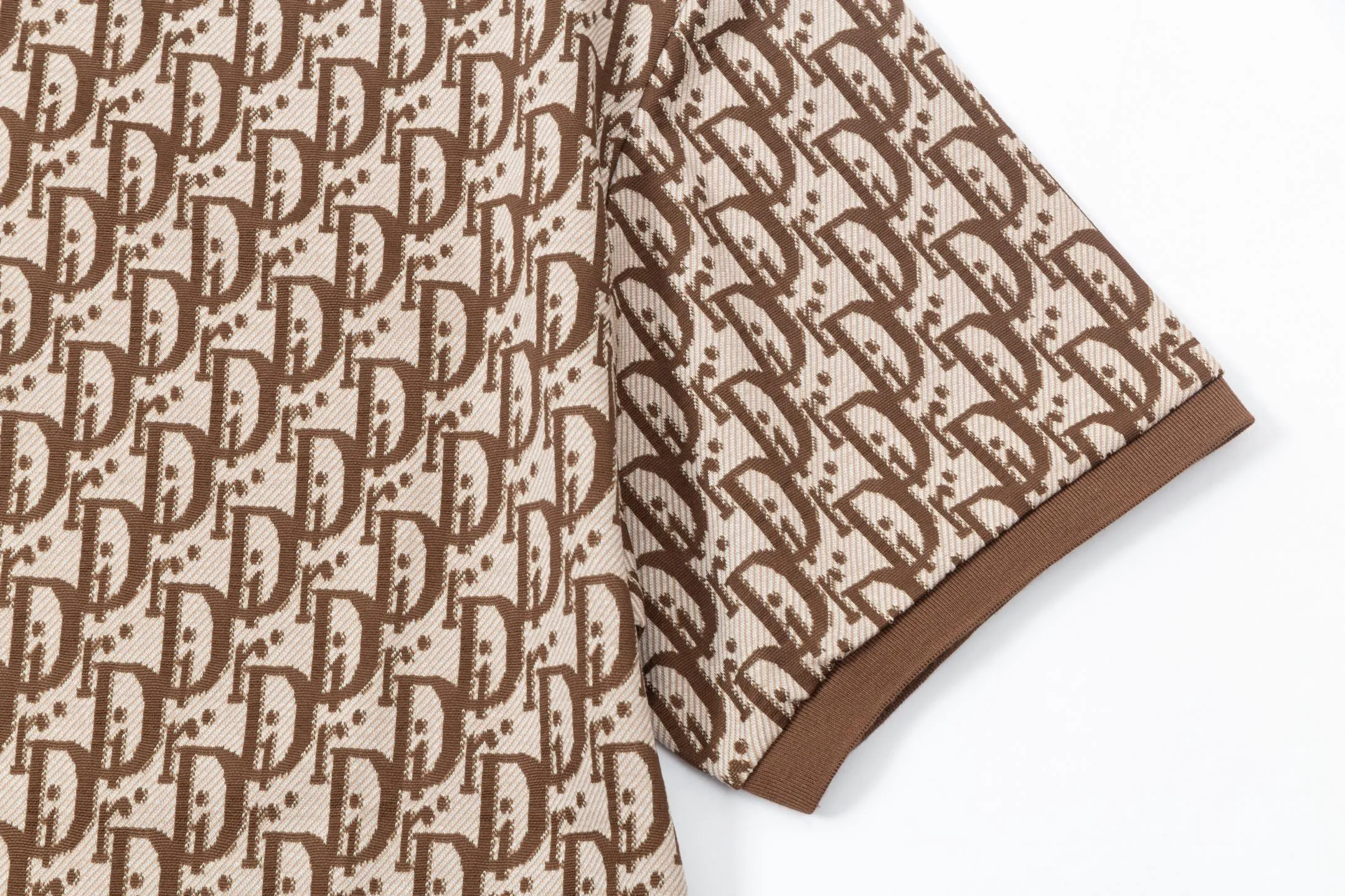 🅿️190 Dior 2025 new style, light luxury, flat machine collar, jacquard letter logo all over, same style for men and women, casual polo shirt, custom-made pique fabric, collar label, hangtag, main mark and three complete labels, color: brown, size: S M L XL XXL