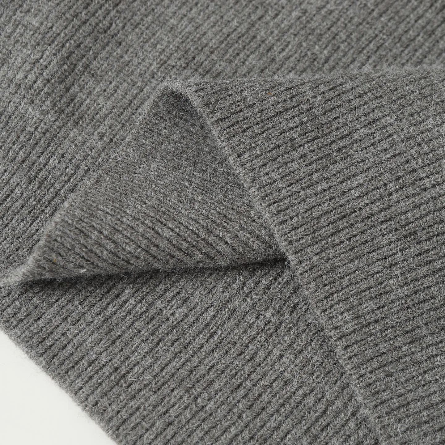 🅿️420 [Top quality] CD/Dior letter logo V-neck sweater. The fabric is made of 55% merino wool, 35% cotton yarn and 10% polyester. This fabric has high thermal insulation effect and upper body comfort. The embroidery uses 3D three-dimensional embroidery, and the chest is embellished with the DDIOR embroidery logo. Garment washing water removes impurities and lint smell, while effectively fixing the pattern and adding hand feel. This V-neck sweater highlights a classic silhouette. Crafted from gray goat hair jersey, it's enhanced with Dior Couture signature embroidery on the chest. Wear it with jeans and sneakers for a sophisticated yet casual modern look. Size:S/M/L
