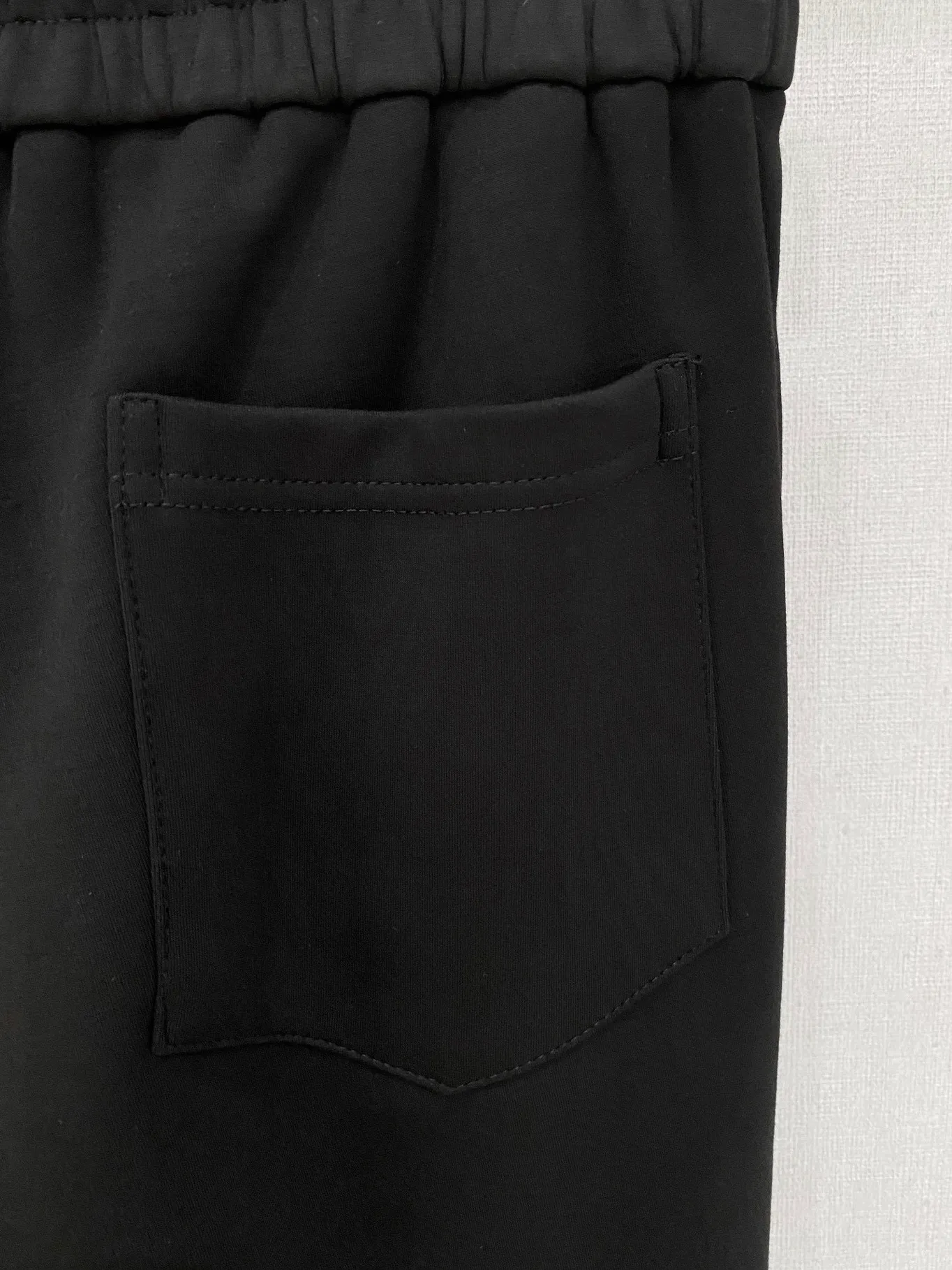 🅿️720 Dior hot-selling suit is coming. Focus on the original version of the official website. 2025 new hot-selling cardigan suit. The original order is the best. 🇭🇰The meticulous work of top designers. It has a fitting and perfect upper body effect. All-natural high-quality Tencel Roman cotton 100%, close-fitting comfort, noble and elegant! Original hardware embodies elegance and nobility! Counter size: M-3XL (maximum wear up to 190 pounds)