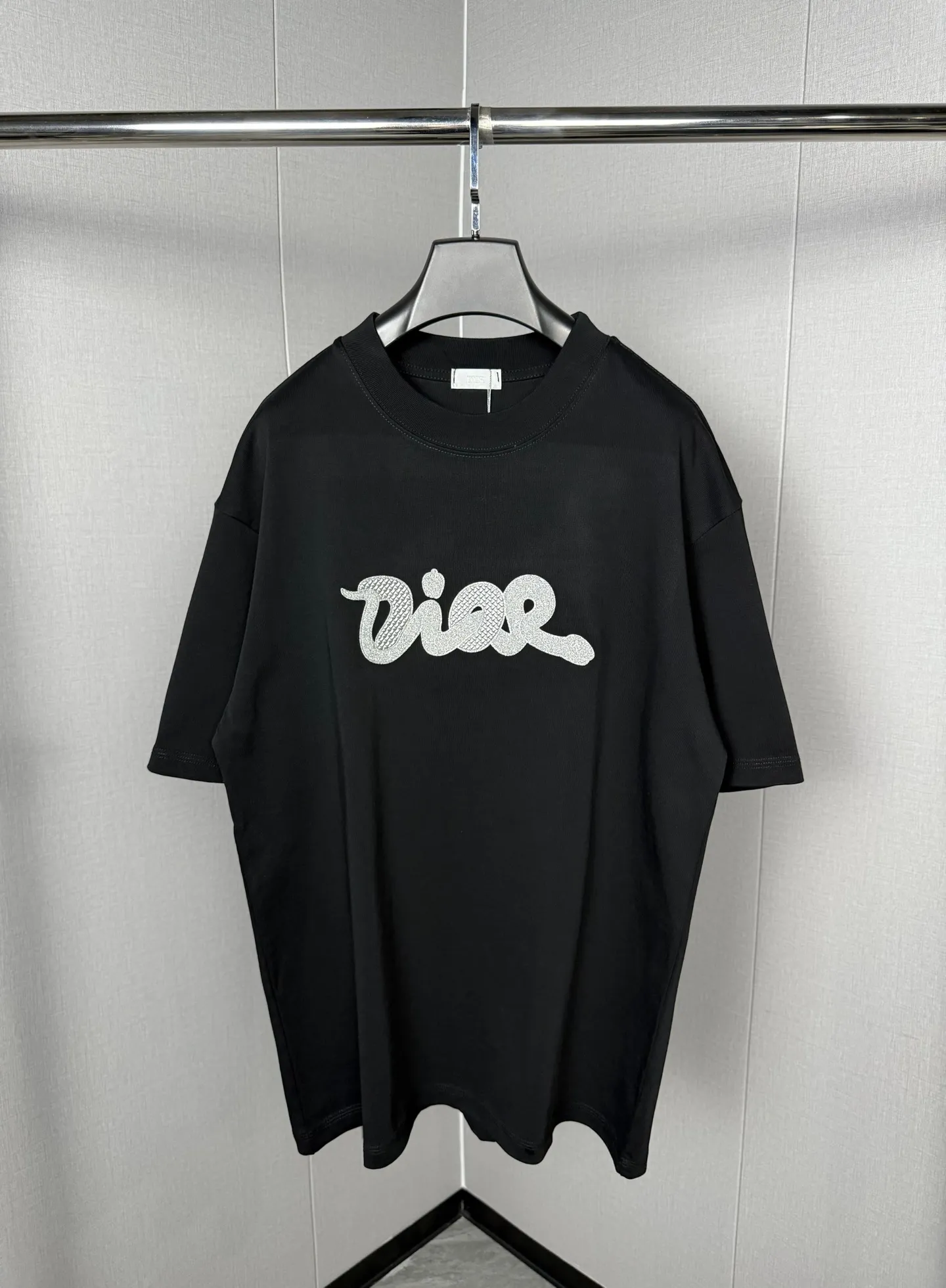 🅿️210 Dior 25ss New Year of the Snake round neck half-sleeved T-shirt 25 new style Year of the Snake classic pattern logo on the chest 320g high weight Three needle threading Washed pre-shrunk Loose version Same style for men and women Black and white 2 colors Size: S-XL