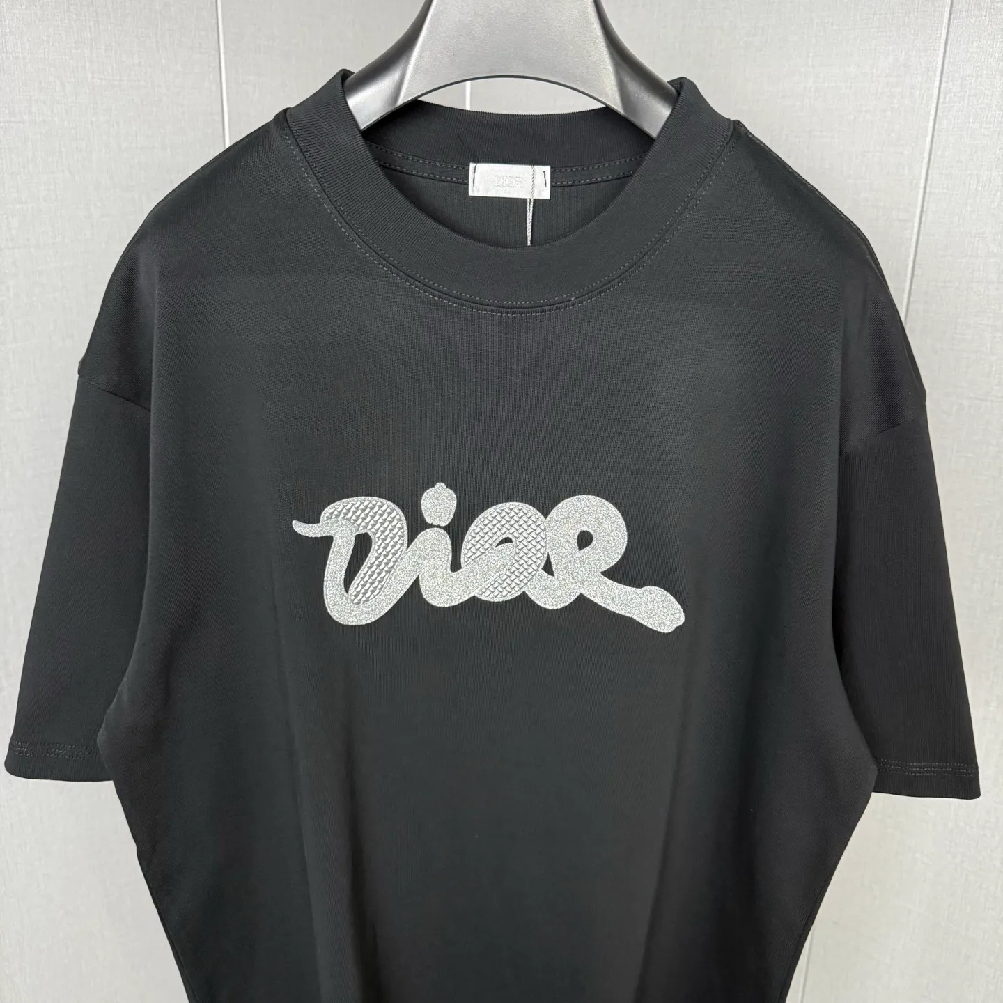 🅿️210 Dior 25ss New Year of the Snake round neck half-sleeved T-shirt 25 new style Year of the Snake classic pattern logo on the chest 320g high weight Three needle threading Washed pre-shrunk Loose version Same style for men and women Black and white 2 colors Size: S-XL