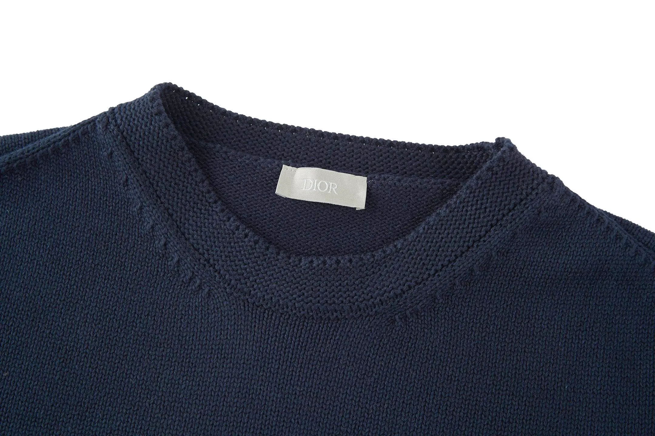 🅿️430 (1:1 original order quality) Dior's new embroidered knitted pullover round neck sweater. Fabric: Made of 16-count single yarn fabric. This fabric is woven from blended cotton yarn. When paired with a 7-needle machine, the garment effect will be more three-dimensional.  Craftsmanship: The embroidery uses 3D three-dimensional cotton thread embroidery. The embroidery craft density is high and the number of stitches is high enough not to catch hair, and the upper body effect is more high-end.  This sweater displays the Dior For My Real Friends logo from the DIOR AND HYLTON NEL collaboration. Crafted from blue cotton-blend jersey, it has a regular fit with ribbed details and embroidery on the chest for added style. Pair it with a variety of casual looks this season. DIOR AND HYLTON NEL collaboration Dior For My Real Friends logo embroidered on the chest Ribbed crew neck, hem and cuffs Men's and women's Color: Blue/White Size: S M L