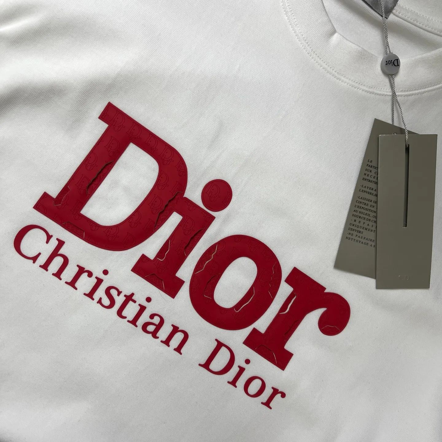 🅿️170 /C03 Dior 25ss 300 grams early spring new style film foam letter logo printed short-sleeved light luxury essential item for daily commuting for men and women. Correct version welcome to compare detailed features 100% pure cotton double yarn jersey fabric ·Special thickened 32 pieces of double-strand 1x1 thread in the same vat ·Three-dimensional film foam strips hot stamping ·Double-needle stitching and cross-stitching technology ·Original main mark, washed tag brand moisture-proof paper packaging Color: black and white Size: S-XL