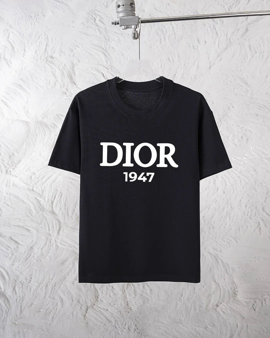 🅿️300 Dior Exclusively supplies the new trendy men’s fashionable round neck short-sleeved shorts suit, trendy and fashionable casual short-sleeved suit! It has high breathability and comfort, impeccable details, and brand element design concept, reflecting high quality. It presents a casual cut and the upper body shape is great! Material: 250g Xinjiang long-staple cotton short sleeves + 360g pure cotton terry shorts Size: S M L Due to manual measurement, there is a deviation of about 1-3CM in size.