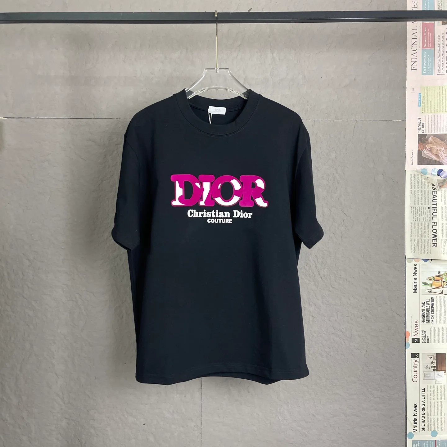 🅿️170 /C16 DIOR 300 high gram weight three-dimensional glue technology Exclusively for the new original men's casual short sleeves High-end customization High version Fashionable and versatile Imported fabrics Super soft and delicate feel Skin-friendly and comfortable to wear High-end boutique High-temperature washing process to ensure no deformation or shrinkage, summer wear, a comfortable and beautiful value! A must-have item for beauty and age reduction! Super fine and smooth surface, uniform, delicate and soft It is comfortable to wear and can easily create a cool summer look. It is easy to handle on the upper body and becomes the focus of the street in minutes. Size: S-XL Color: Black, White, Gray