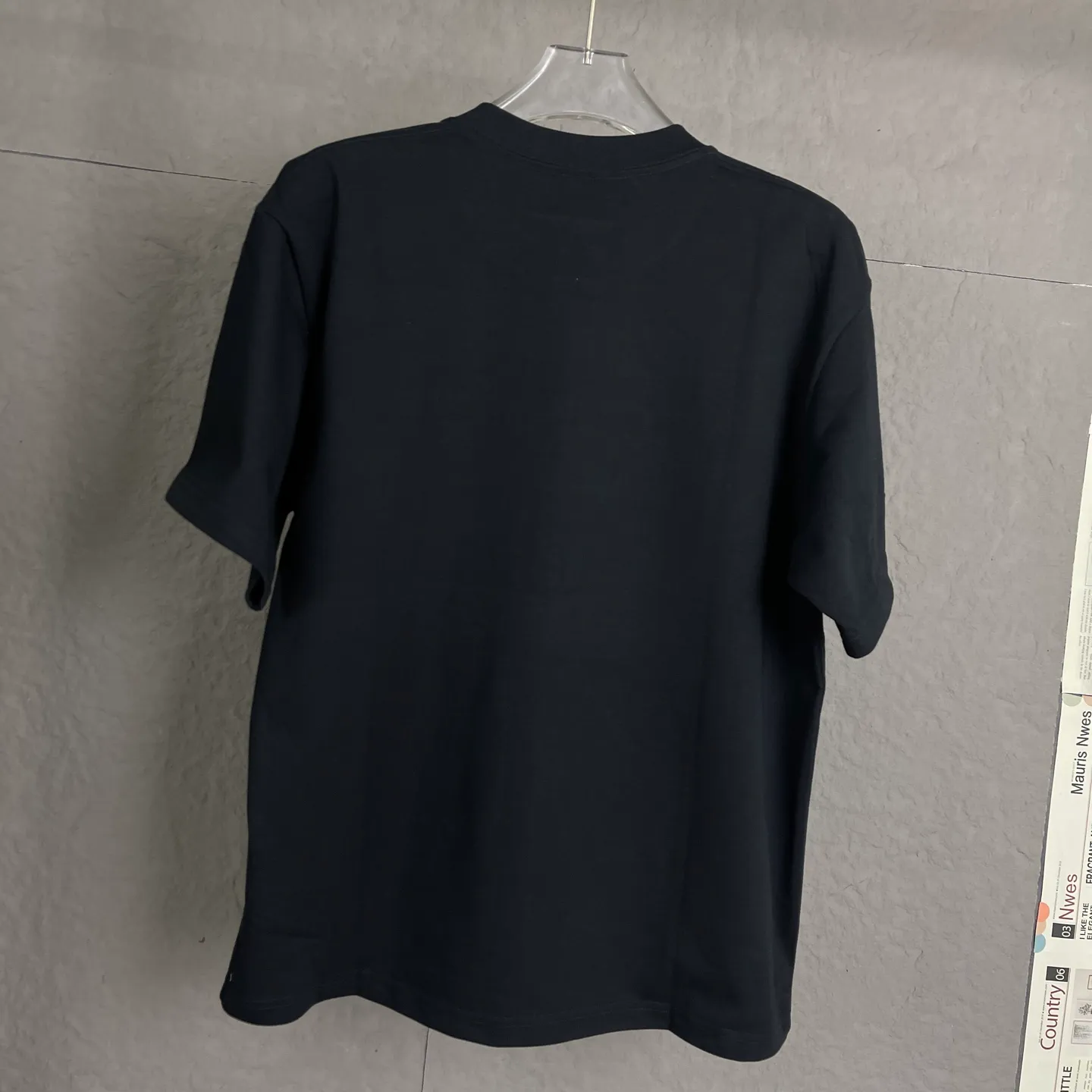 🅿️170 /C16 DIOR 300 high gram weight three-dimensional glue technology Exclusively for the new original men's casual short sleeves High-end customization High version Fashionable and versatile Imported fabrics Super soft and delicate feel Skin-friendly and comfortable to wear High-end boutique High-temperature washing process to ensure no deformation or shrinkage, summer wear, a comfortable and beautiful value! A must-have item for beauty and age reduction! Super fine and smooth surface, uniform, delicate and soft It is comfortable to wear and can easily create a cool summer look. It is easy to handle on the upper body and becomes the focus of the street in minutes. Size: S-XL Color: Black, White, Gray