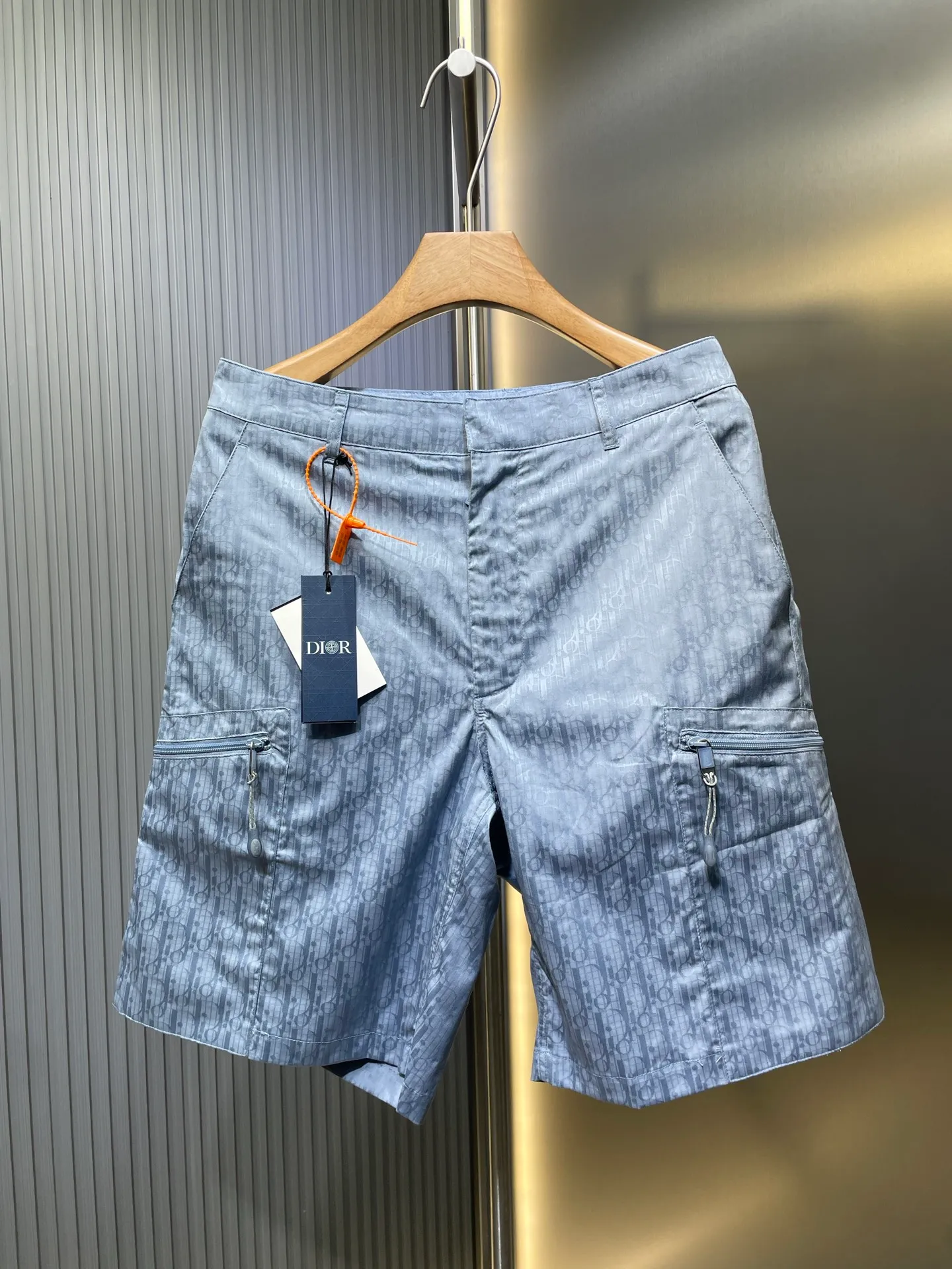 🅿️450 Dior🌟【Top Replica】The new 24ss shorts are from the 2024 beachwear limited series, showing Dior’s classic oblique print. Crafted from blue mulberry silk and cotton-blend jacquard, it has a relaxed fit with an elasticated waistband and slit side pockets. Wear with the matching shirt for a sophisticated summer look! Number of yards: 46.48.50.52.