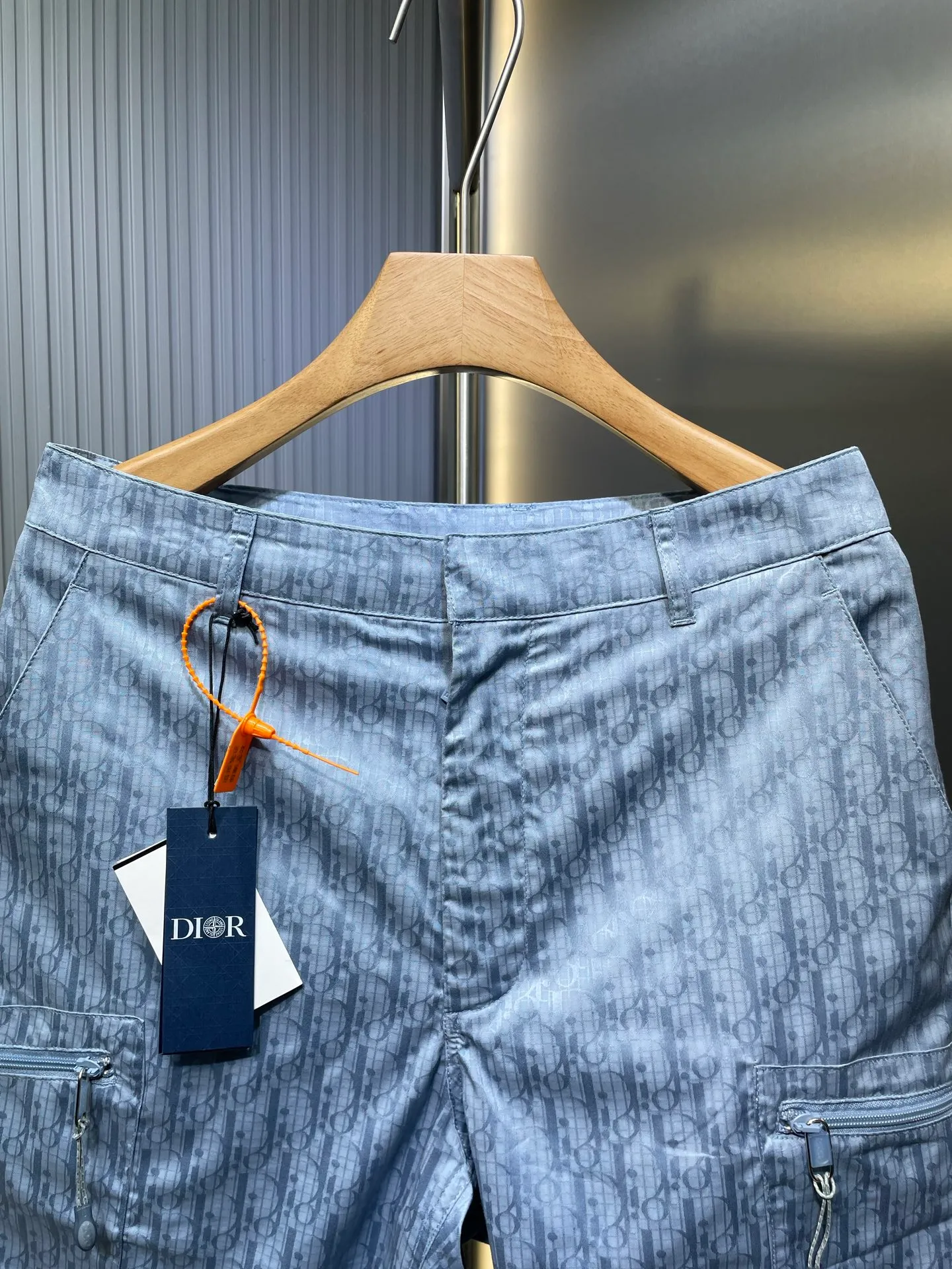🅿️450 Dior🌟【Top Replica】The new 24ss shorts are from the 2024 beachwear limited series, showing Dior’s classic oblique print. Crafted from blue mulberry silk and cotton-blend jacquard, it has a relaxed fit with an elasticated waistband and slit side pockets. Wear with the matching shirt for a sophisticated summer look! Number of yards: 46.48.50.52.