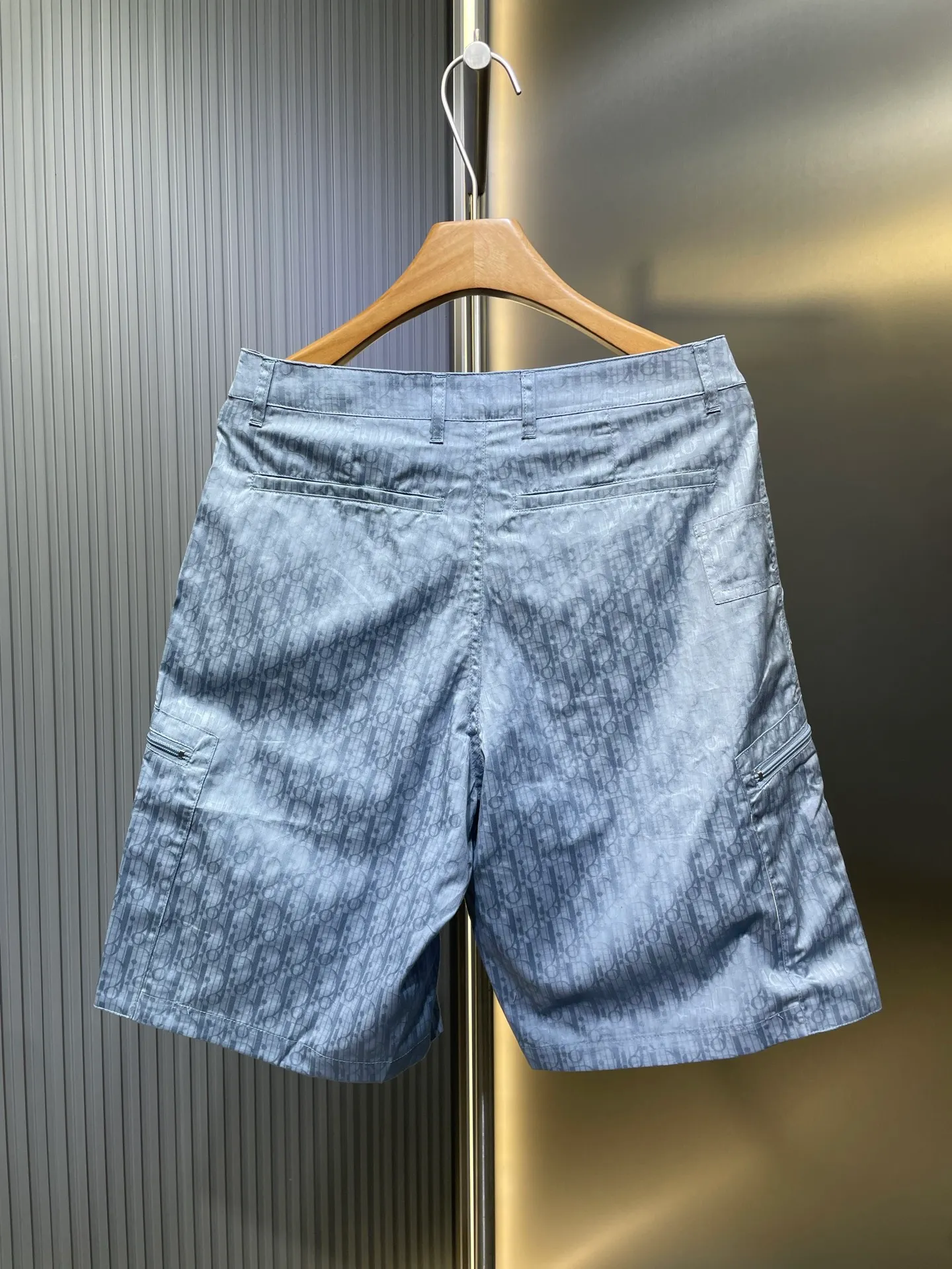 🅿️450 Dior🌟【Top Replica】The new 24ss shorts are from the 2024 beachwear limited series, showing Dior’s classic oblique print. Crafted from blue mulberry silk and cotton-blend jacquard, it has a relaxed fit with an elasticated waistband and slit side pockets. Wear with the matching shirt for a sophisticated summer look! Number of yards: 46.48.50.52.