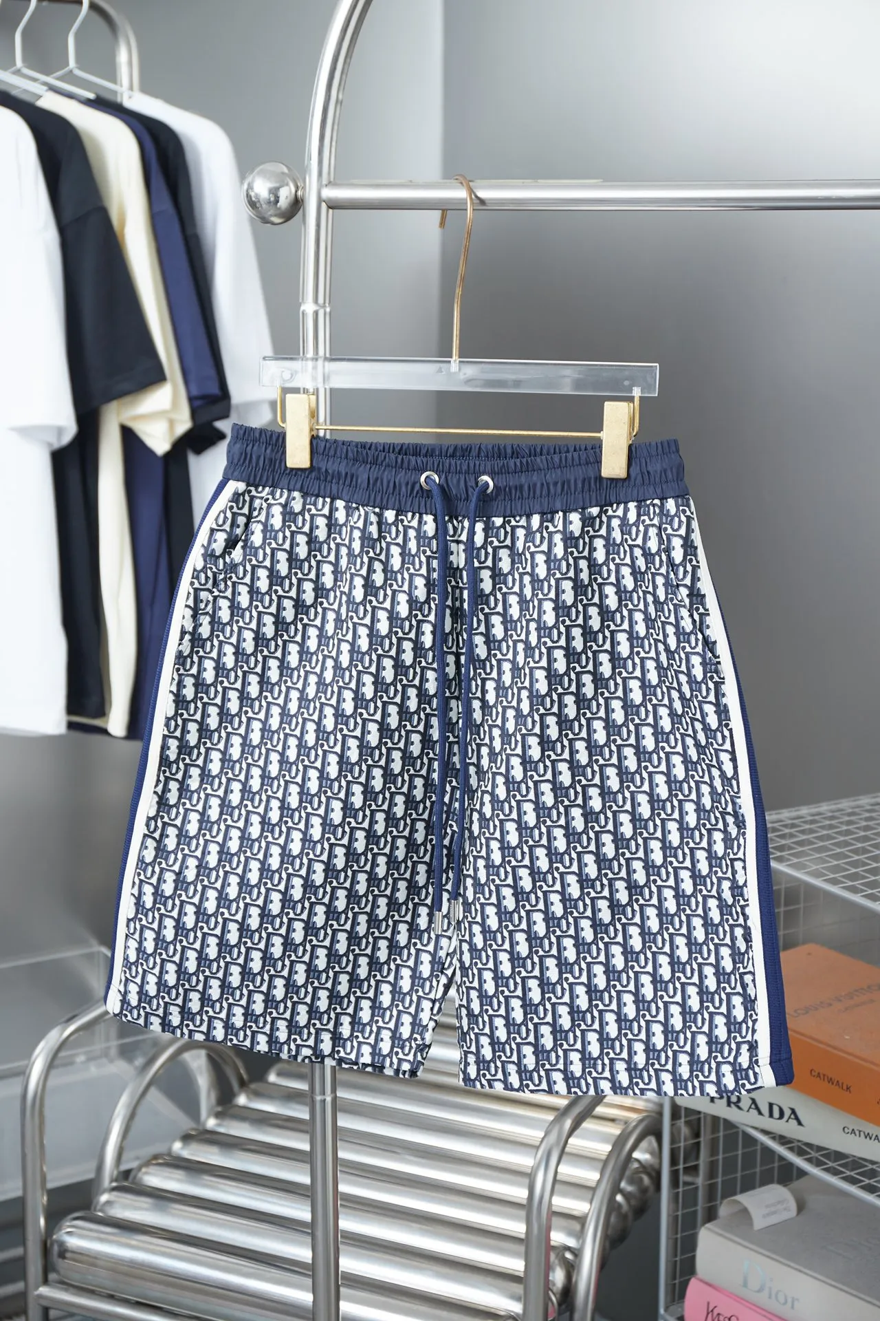 🅿️210 DOR Dijia 2025ss new classic old flower jacquard shorts, light luxury, a must-have item for daily commuting for men and women, correct version, welcome to compare, detailed features · Made of 98% cotton 2% stretch jacquard fabric · Laser positioning cutting . Side webbing splicing design · Pants elastic waist design · Double-needle stitching across seams · Original main mark, washed tag, moisture-proof paper packaging Color: Blue Size: S M L XL
