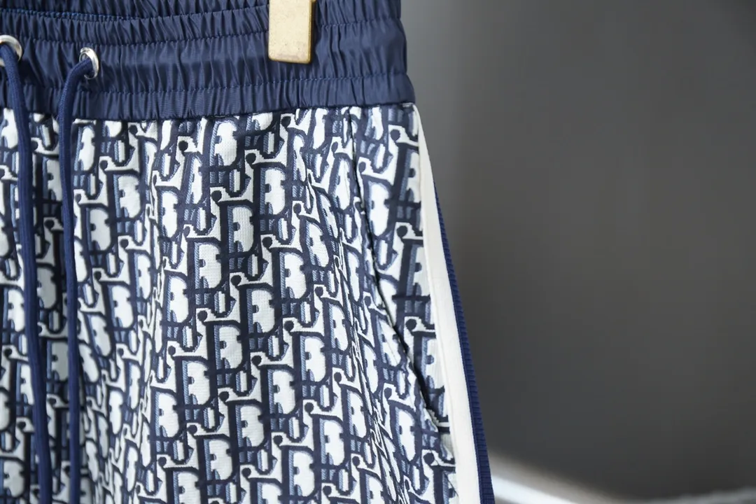 🅿️210 DOR Dijia 2025ss new classic old flower jacquard shorts, light luxury, a must-have item for daily commuting for men and women, correct version, welcome to compare, detailed features · Made of 98% cotton 2% stretch jacquard fabric · Laser positioning cutting . Side webbing splicing design · Pants elastic waist design · Double-needle stitching across seams · Original main mark, washed tag, moisture-proof paper packaging Color: Blue Size: S M L XL