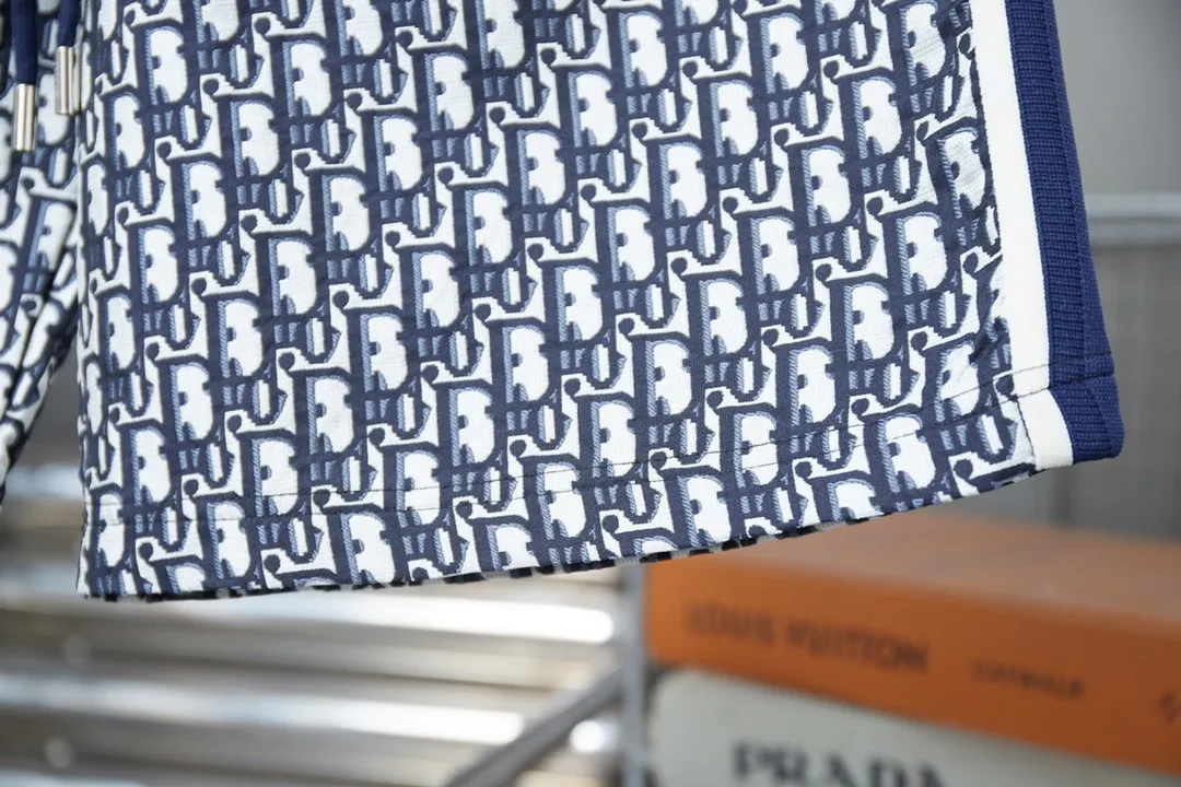 🅿️210 DOR Dijia 2025ss new classic old flower jacquard shorts, light luxury, a must-have item for daily commuting for men and women, correct version, welcome to compare, detailed features · Made of 98% cotton 2% stretch jacquard fabric · Laser positioning cutting . Side webbing splicing design · Pants elastic waist design · Double-needle stitching across seams · Original main mark, washed tag, moisture-proof paper packaging Color: Blue Size: S M L XL