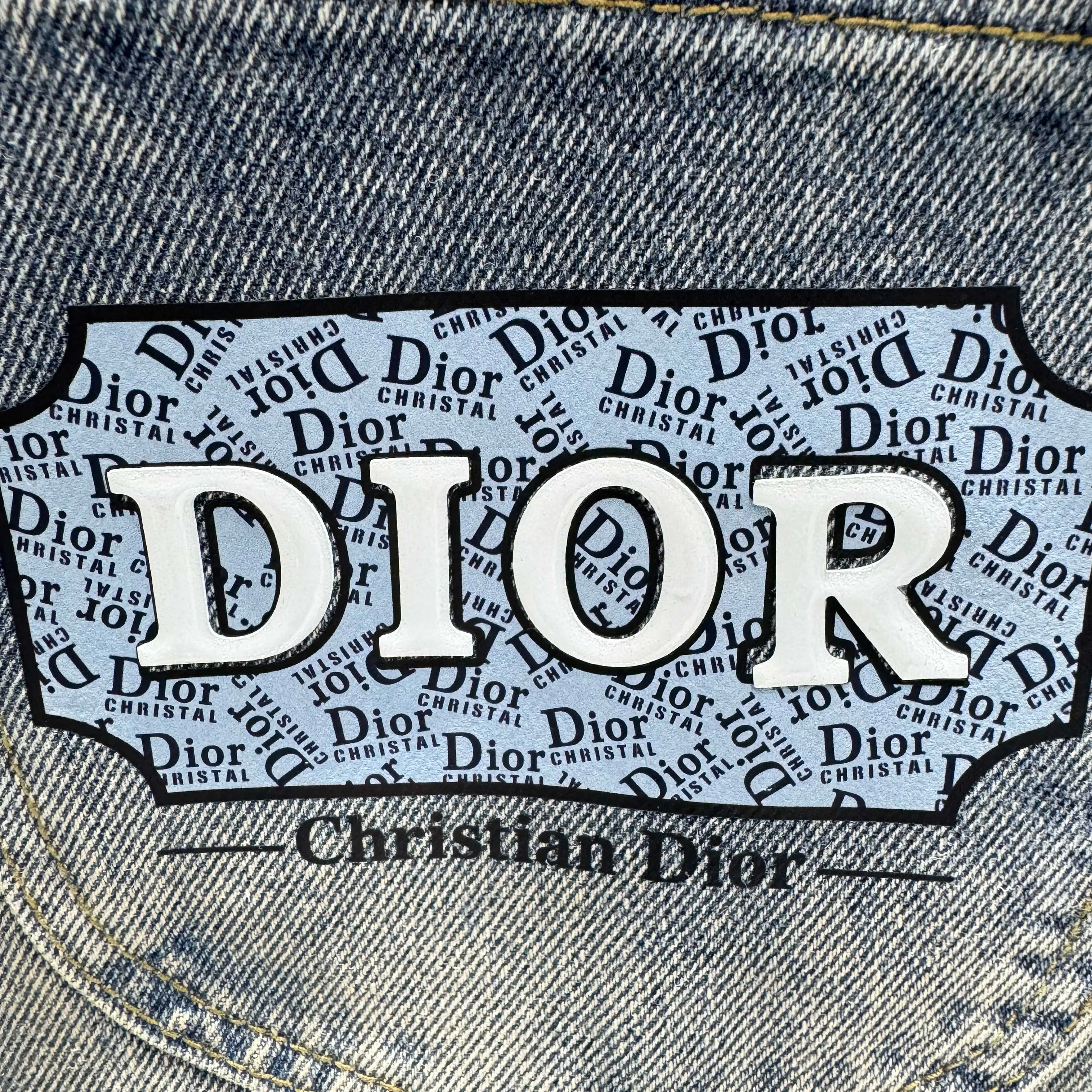 🅿️270 Dior 25 new product silicone jeans with LOGO on the back pocket! Specific latest brand leather label blockbuster item ~ private channel rare product! No matter from the pattern, fabric or small details of hardware accessories, you can't be picky! Customer-supplied hardware accessories Imported customer-supplied custom-woven denim cotton fabric, fashionable and individual. Super versatile and good-looking, a must-have for everyone. Very good-looking Size: 28 30 32 34 36 Color: blue