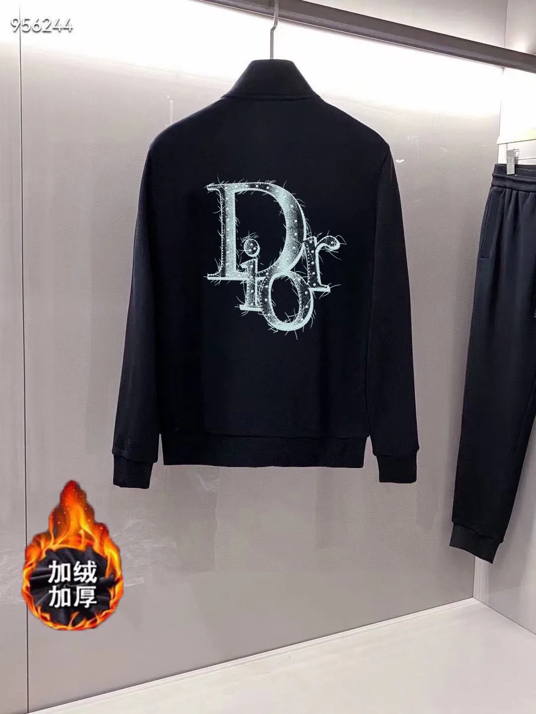 🅿️460 brand [DIOR Dior] (velvet and thickened) 2025 autumn and winter new product, celebrities’ favorite fashion-flavored casual suit, clean and neat tailoring, full of urban style. It is made of high-quality customized fabrics, with excellent thermal insulation effect inside, soft and dry feel, and a crisp and stylish upper body effect. The three-dimensional cutting process and the pattern are all of high standards, and the silhouette version has the right benefits! It is not tight at all, and you feel good when you put it on. So many top-quality raw materials create high-end products with unparalleled value. It is the first choice for high-end fashion people. (Size: M-4XL can wear up to 200 pounds)
