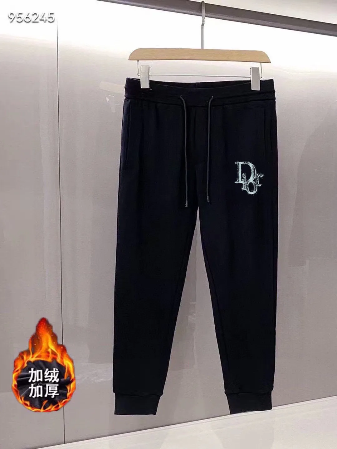🅿️460 brand [DIOR Dior] (velvet and thickened) 2025 autumn and winter new product, celebrities’ favorite fashion-flavored casual suit, clean and neat tailoring, full of urban style. It is made of high-quality customized fabrics, with excellent thermal insulation effect inside, soft and dry feel, and a crisp and stylish upper body effect. The three-dimensional cutting process and the pattern are all of high standards, and the silhouette version has the right benefits! It is not tight at all, and you feel good when you put it on. So many top-quality raw materials create high-end products with unparalleled value. It is the first choice for high-end fashion people. (Size: M-4XL can wear up to 200 pounds)