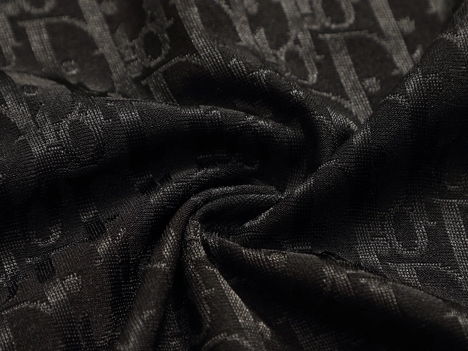 🅿️170 Doir Dior micro-wide version XS-L new exclusive limited edition 25 years of the latest and top-notch full printed logo dark pattern towel embroidered letter logo plaid patch on the back of both sleeves exquisite heavy craftsmanship As the leader in the luxury world, 280g washed fabric T-shirts, D family is well-deserved. The first thing that catches the eye on the piece I am going to talk about today is the two loose and comfortable styles~~The ribbed round neck is the best modification of its version, while B family has the upper body LOGO listed on the front, and the unique pin design uses a color matching design to highlight the texture! Cow Black and white, the most traditional modification method and the simplest color scale contrast form the strongest and direct contrast, and this is often the most concise and clear minimalist modification method~~A nostalgic classic atmosphere also spreads in this work inadvertently! ! Coupled with the blessing of pure cotton material, both the upper body comfort and the existence are unparalleled. It can be said to be a must-have companion in summer. The excellent breathability and comfortable wearing feeling are unparalleled~ Recommended! ! Size: XS S M L Color: Black White Navy Size Chart: