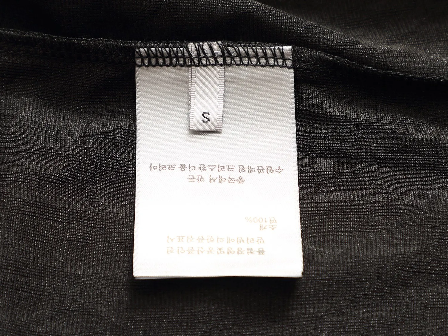 🅿️170 Doir Dior micro-wide version XS-L new exclusive limited edition 25 years of the latest and top-notch full printed logo dark pattern towel embroidered letter logo plaid patch on the back of both sleeves exquisite heavy craftsmanship As the leader in the luxury world, 280g washed fabric T-shirts, D family is well-deserved. The first thing that catches the eye on the piece I am going to talk about today is the two loose and comfortable styles~~The ribbed round neck is the best modification of its version, while B family has the upper body LOGO listed on the front, and the unique pin design uses a color matching design to highlight the texture! Cow Black and white, the most traditional modification method and the simplest color scale contrast form the strongest and direct contrast, and this is often the most concise and clear minimalist modification method~~A nostalgic classic atmosphere also spreads in this work inadvertently! ! Coupled with the blessing of pure cotton material, both the upper body comfort and the existence are unparalleled. It can be said to be a must-have companion in summer. The excellent breathability and comfortable wearing feeling are unparalleled~ Recommended! ! Size: XS S M L Color: Black White Navy Size Chart: