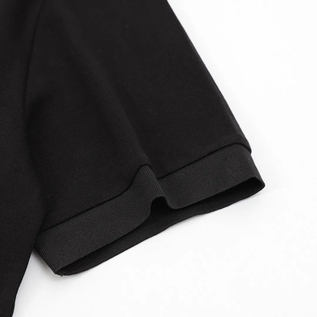 🅿️270 DIOR/Dior CD embroidered LOGO short-sleeved POLO shirt is made of cotton pique mesh fabric, custom-made material 260g long-staple cotton, the collar is made of a dual-system jacquard flat knitting machine, elastic and non-deformable, all the clothes are bound with original cloth, double-layered front chest, no open stitching, no loose edges, cuffs, front chest bottom, shoulder seam bone, three labels for customized accessories! Fashionable and versatile, if you want to wear a fashionable street style, many bloggers on Xiaohongshu recommend this Polo shirt at the right time. The details are more careful to strengthen the collar shape, and it will not deform after being worn and washed for a long time. It is absolutely high-quality and perfect! size：S-L