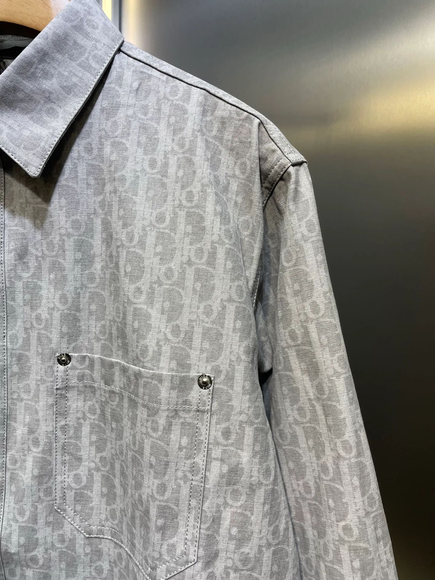 🅿️540 Dior🌟【Top original order】Dior's 2025 early spring new style old flower all over printed shirt jacket. The new color matching upper body is good-looking. The fabric upper body is comfortable and breathable. Original hardware letters are customized. Same style for men and women. Details processing. Specifications: old flower all over printing. Size: S M L XL.