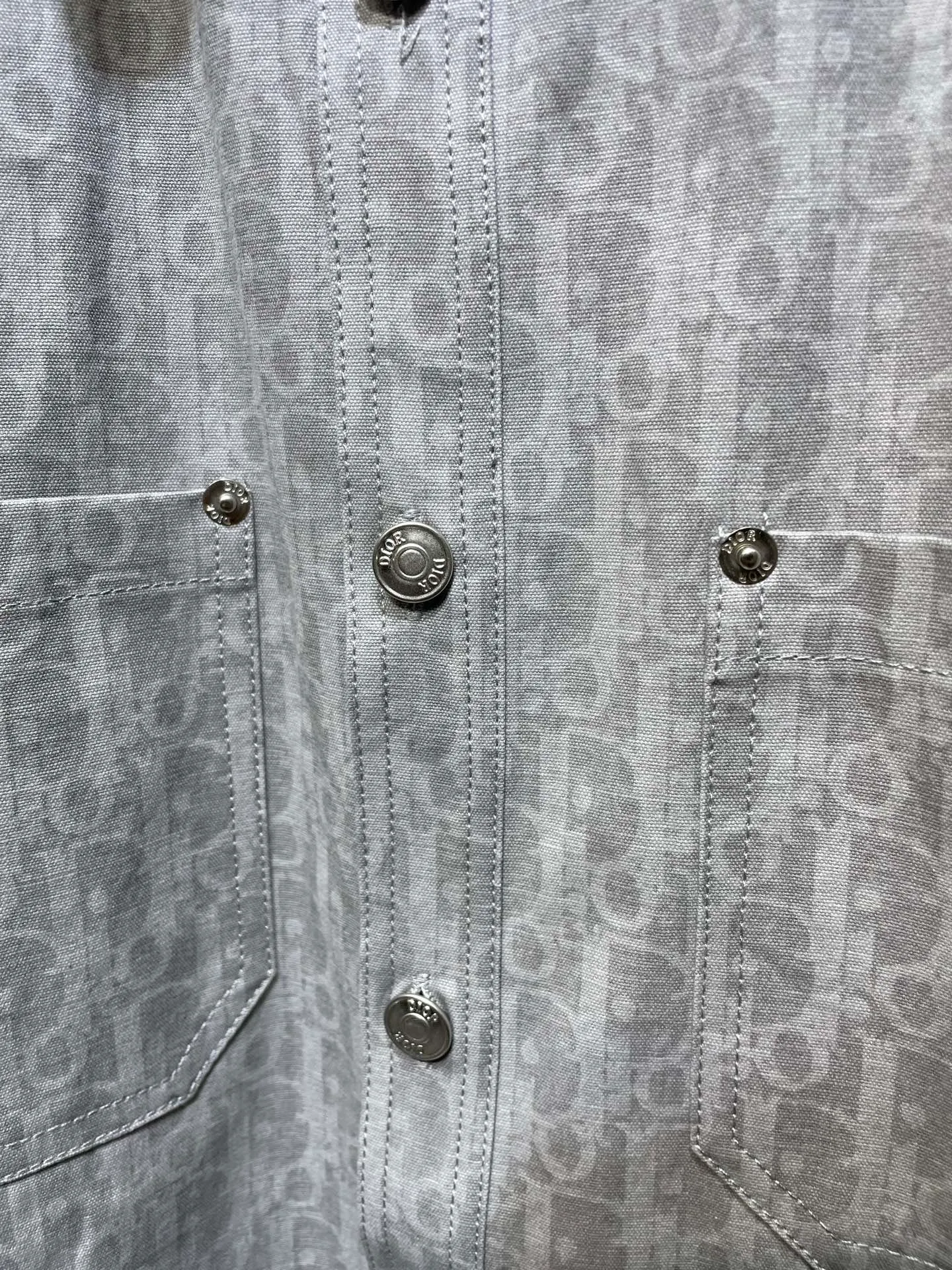 🅿️540 Dior🌟【Top original order】Dior's 2025 early spring new style old flower all over printed shirt jacket. The new color matching upper body is good-looking. The fabric upper body is comfortable and breathable. Original hardware letters are customized. Same style for men and women. Details processing. Specifications: old flower all over printing. Size: S M L XL.