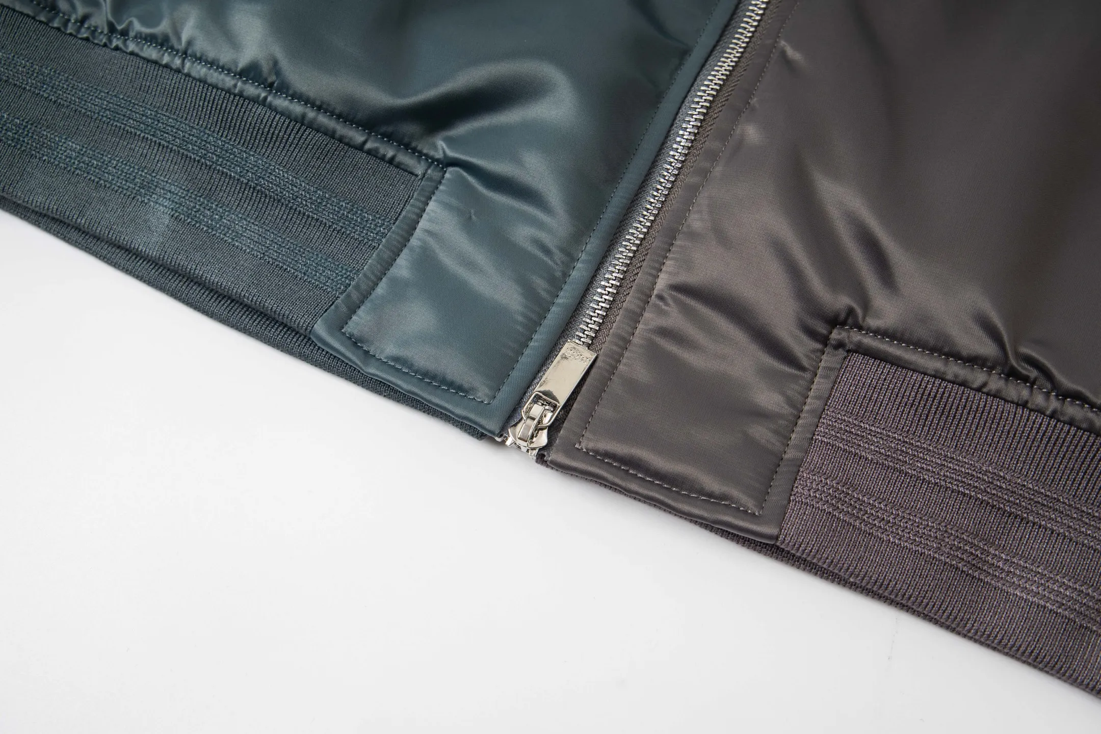 🅿️720 Dior 2025 new embroidered logo couple's baseball collar jacket 💯 Made of polyester fiber composite custom fabric, skin-friendly and comfortable, thick and wide, versatile and portable, fashionable and western style, the same style as the Internet celebrity, ingenious style, simple and fashionable style, same style for men and women, hang tag, collar label, washed wheat 🍃 (complete with three standards) Color: Fully printed picture color Size: 44-50