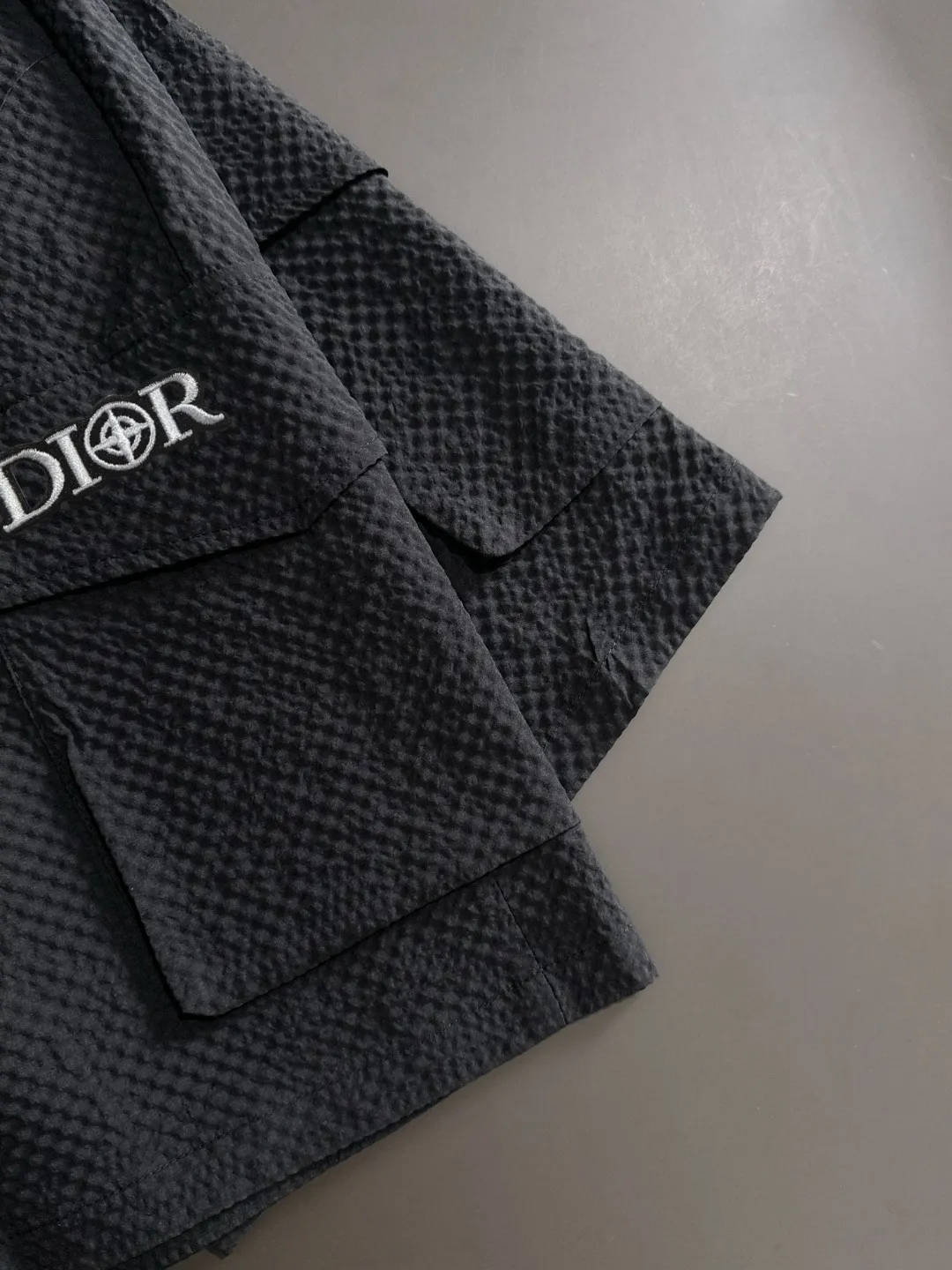 🅿️500 Next day shipping High-quality suit Dior 2025 new summer casual suit, exquisite and high-end details, full of high-end feeling. Customized high-end liquid ammonia cotton fabric, the upper body is crisp and stylish, comfortable and not tight. The clean and neat tailoring is full of urban style, which makes you feel good when you wear it. It is the first choice for high-end fashion people, and the upper body effect is super good-looking! Size: M-5XL.