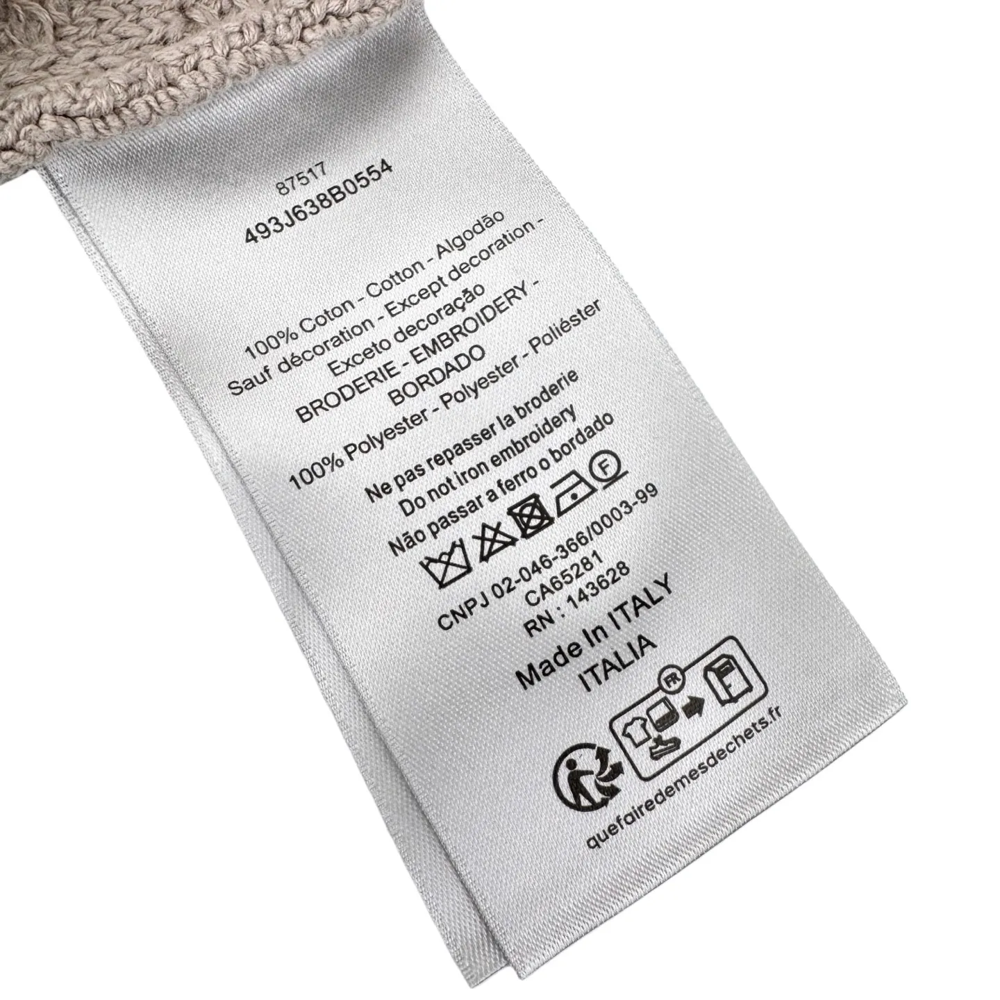 🅿️480 [Exclusive supply] CD Dark Pattern Presbyopic Crew Neck Sweater (Coffee Color) The original version was purchased for 19,000 and developed. The fabric is made of custom-woven cotton jacquard wool. It has excellent texture and is comfortable and close to the skin. It uses a classic black base to create a sense of black depth. Encounter the Dior Oblique pattern covering the body. It is delicately interwoven and dazzling. It shows the consistent luxury and elegance of the Dior brand. The looming jacquard dark pattern is like a walking ink painting. Every detail exudes charming charm. It is made of jacquard tissue imported from Germany. The arrangement and interweaving of yarns are precisely controlled. The Dior Oblique jacquard art pattern inlay is carefully interwoven on the loom. The fabric is more vivid and three-dimensional, with a curved thread structure. By changing the stitching method and the arrangement of yarns during the knitting process, the yarns present a curved distribution in the fabric. The garments are washed and softened to remove odors. Use professional washing equipment and specific detergents to deeply clean and deodorize clothes to improve the feel and appearance of clothes. Size:S-M-L-XL