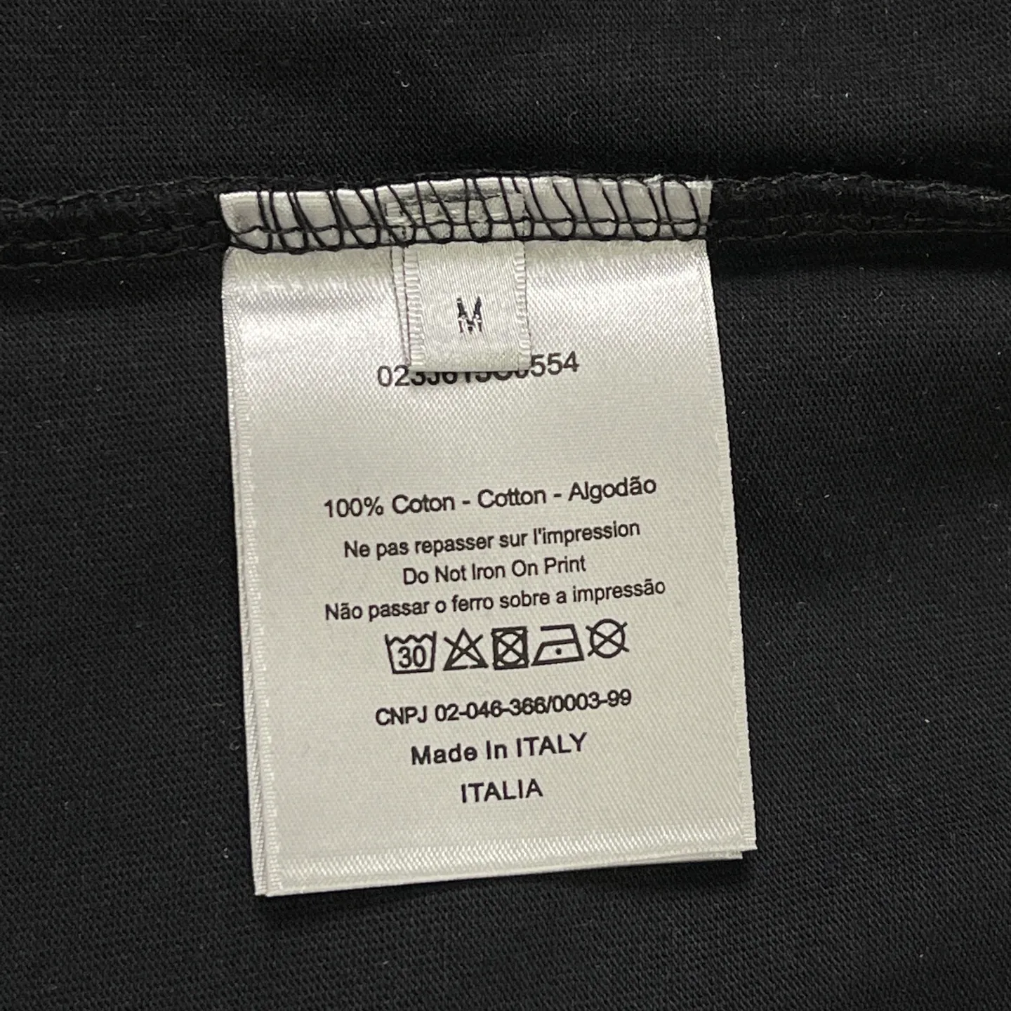 🅿️180 /A23 DIOR Dior Fabric upgrade 300 high gram weight High-end craftsmanship Exclusive new original order Same style for men and women Casual loose fit short sleeves High-end customization High version Fashionable and versatile imported fabrics Super soft and delicate feel Skin-friendly and comfortable to wear High-end boutique High-temperature washing process to ensure no deformation or shrinkage, summer wear, a comfortable and beautiful value! A must-have item for beauty and ageing! The surface is ultra-fine and smooth, uniform, delicate and soft. It is comfortable to wear and can easily create a cool summer feel. It is easy to handle on the upper body and becomes the focus of the street in minutes. Size: S-XL Color: black, white and blue