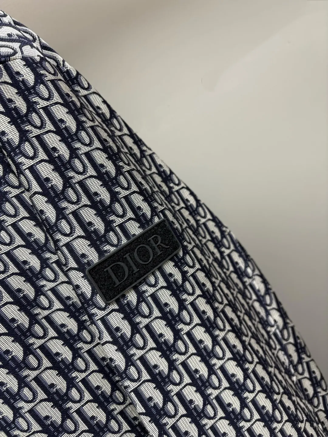 🅿️700 Dior Classic Letter Jacquard Hooded Thin Cotton Jacket This hooded jacket is decorated with classic letter jacquard. It is carefully made of royal blue jacquard technical fabric, with zipper closure and sleeves decorated with label design. It can be worn in spring and autumn, and can also be paired with couples' outfits. It is the same style for men and women, creating a refined casual look.  Size: M-XXXL
