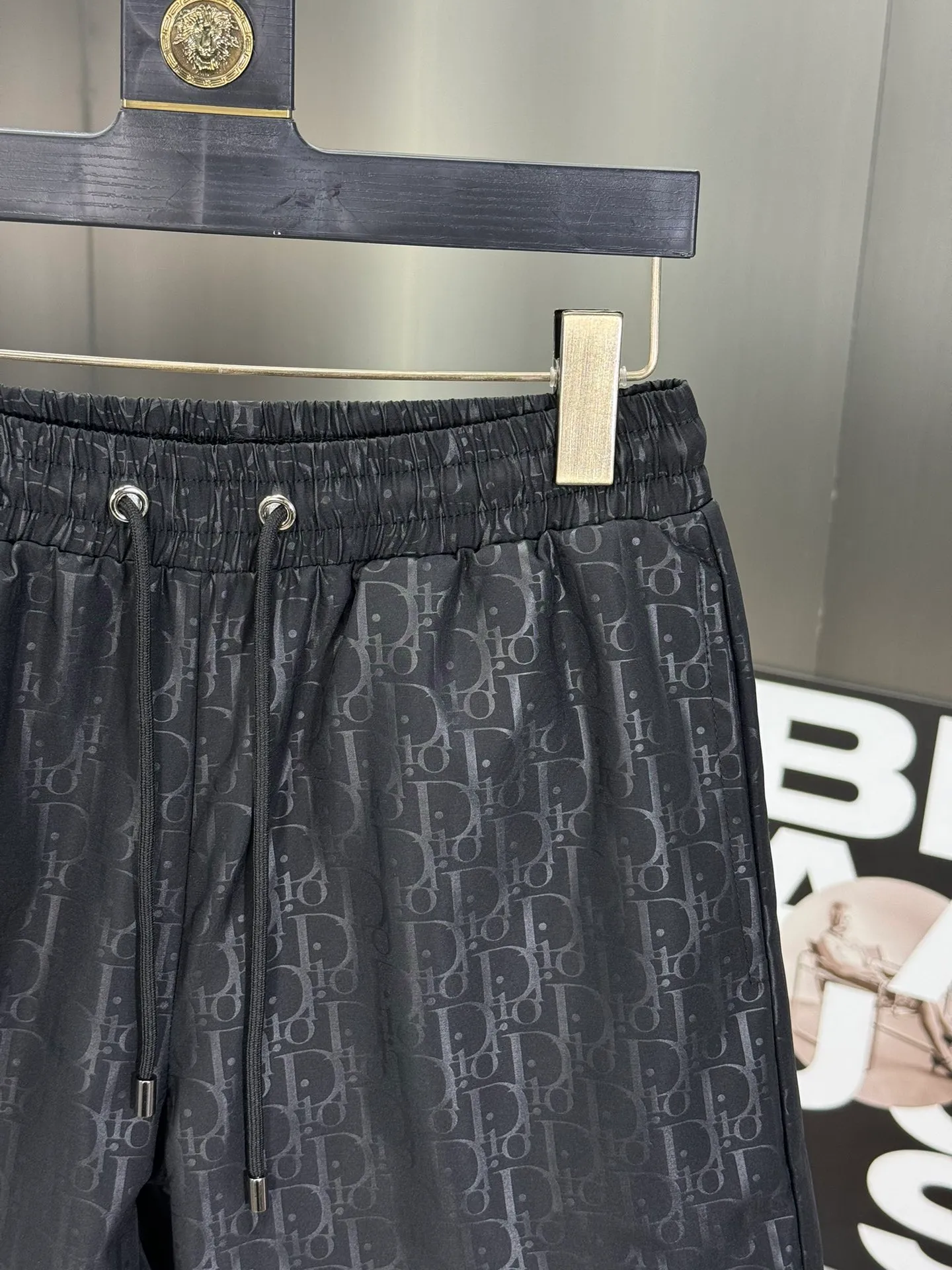 🅿️160 DIOR 2025 spring and summer new beach pants and shorts! Synchronized with the official website. Original 1-1 replica, fine workmanship, original hardware, selected high-quality polyester fiber fabric, delicate feel, a must-have item for summer, super handsome upper body effect, super real shooting, close contact with texture! Size: M-3XL