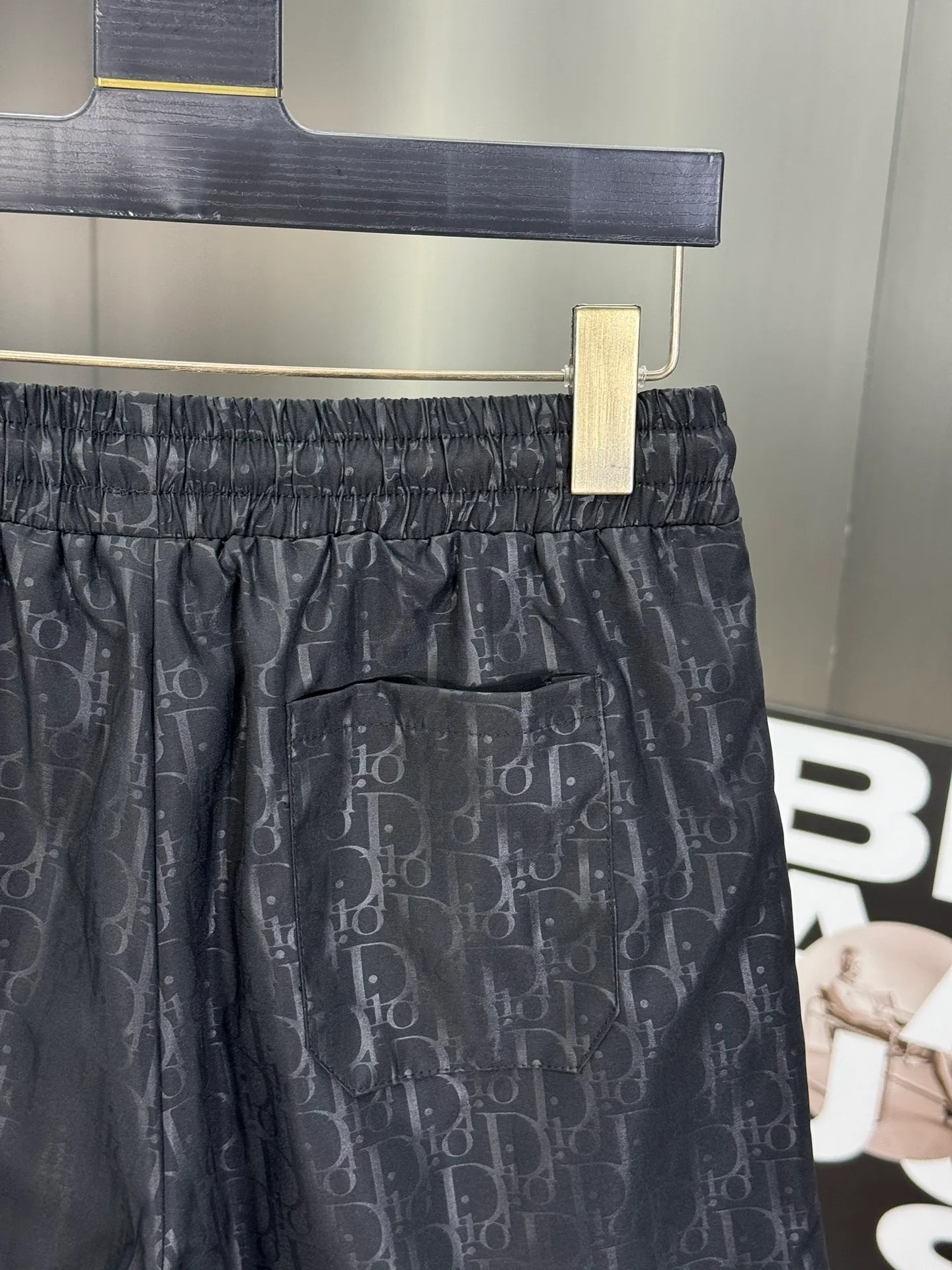 🅿️160 DIOR 2025 spring and summer new beach pants and shorts! Synchronized with the official website. Original 1-1 replica, fine workmanship, original hardware, selected high-quality polyester fiber fabric, delicate feel, a must-have item for summer, super handsome upper body effect, super real shooting, close contact with texture! Size: M-3XL