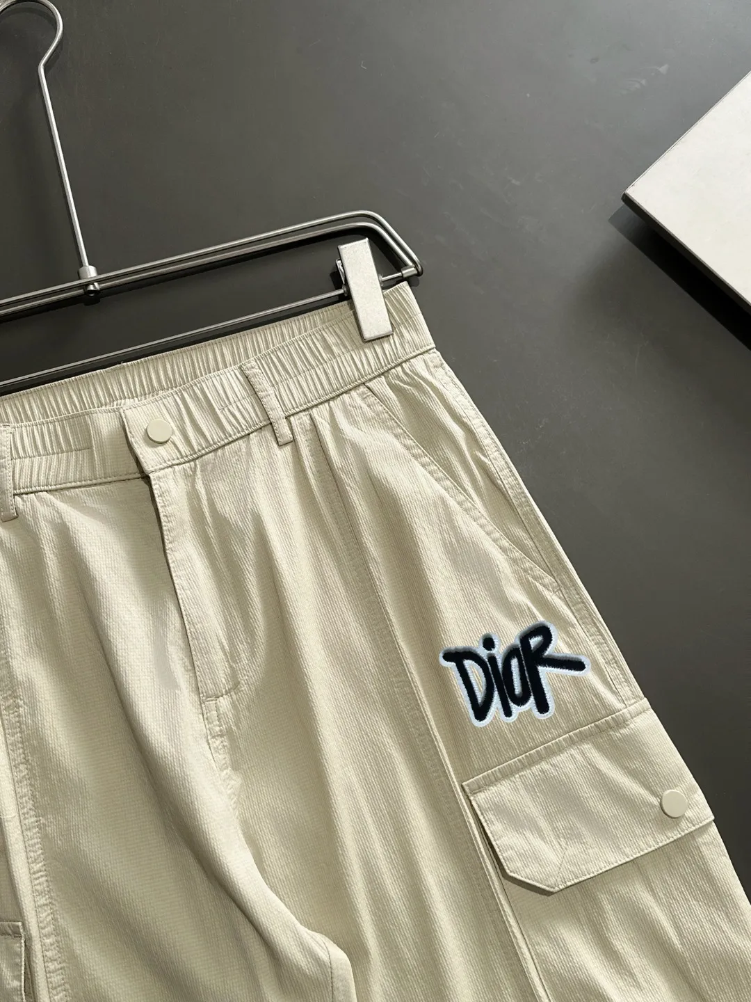 🅿️380 next day shipping Dior 2025 spring and summer new elastic band casual pants, thin counter custom fabrics, high breathability and comfort, impeccable details, brand element design concept, reflecting high quality. It feels delicate and soft! It presents a casual cut and the upper body shape is great! Size: M-4XL