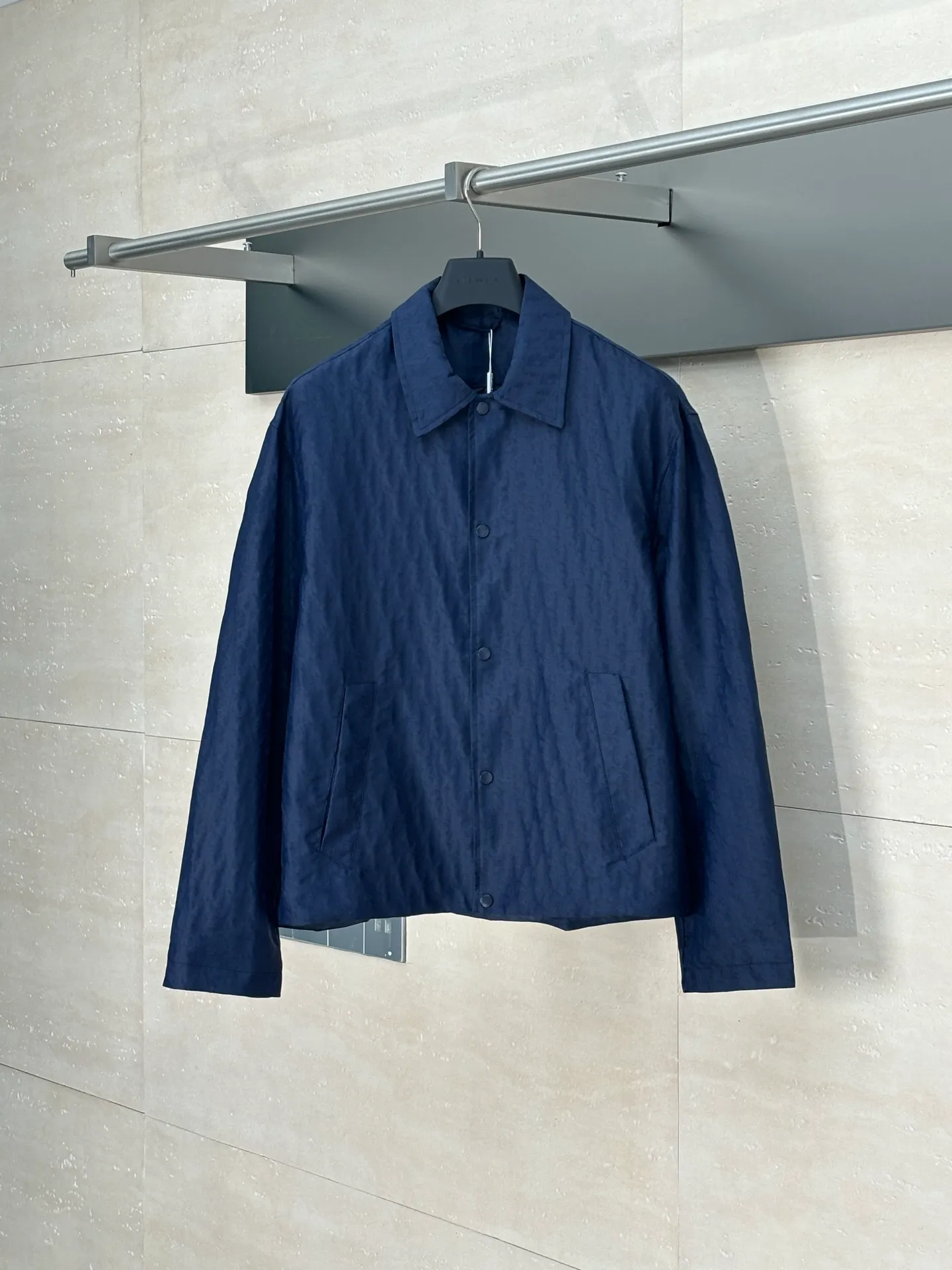 🅿️650 Dio*/Dior 25Fw new jacquard dark pattern lapel jacket is made of technical jacquard fabric, decorated with classic letter twill print throughout, with wide-angle collar, button closure and brand letter rubber logo on the back Size: S/M/L/XL