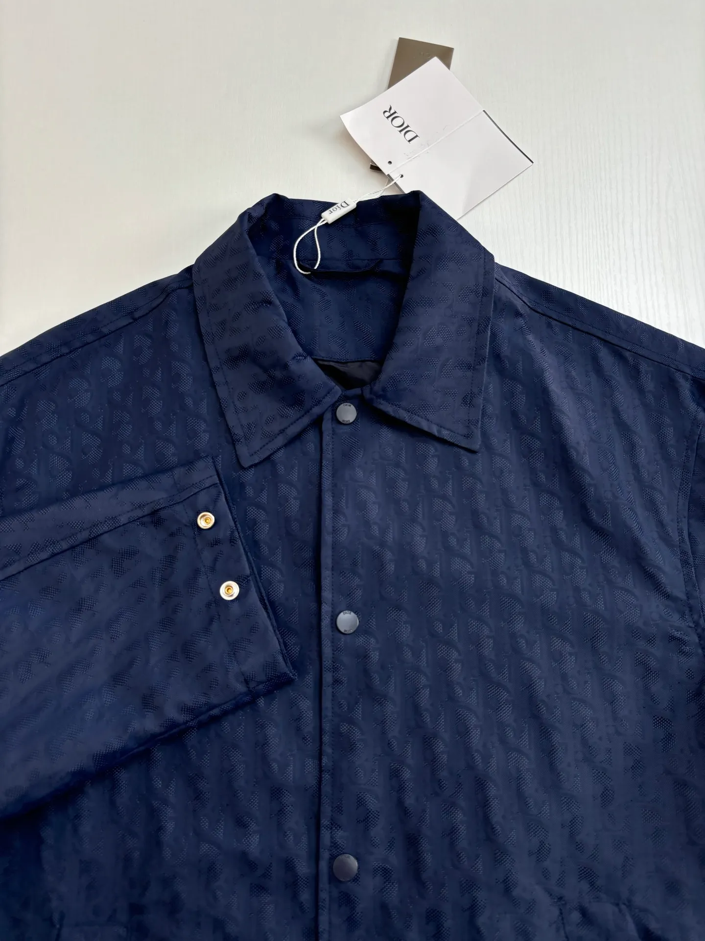 🅿️650 Dio*/Dior 25Fw new jacquard dark pattern lapel jacket is made of technical jacquard fabric, decorated with classic letter twill print throughout, with wide-angle collar, button closure and brand letter rubber logo on the back Size: S/M/L/XL