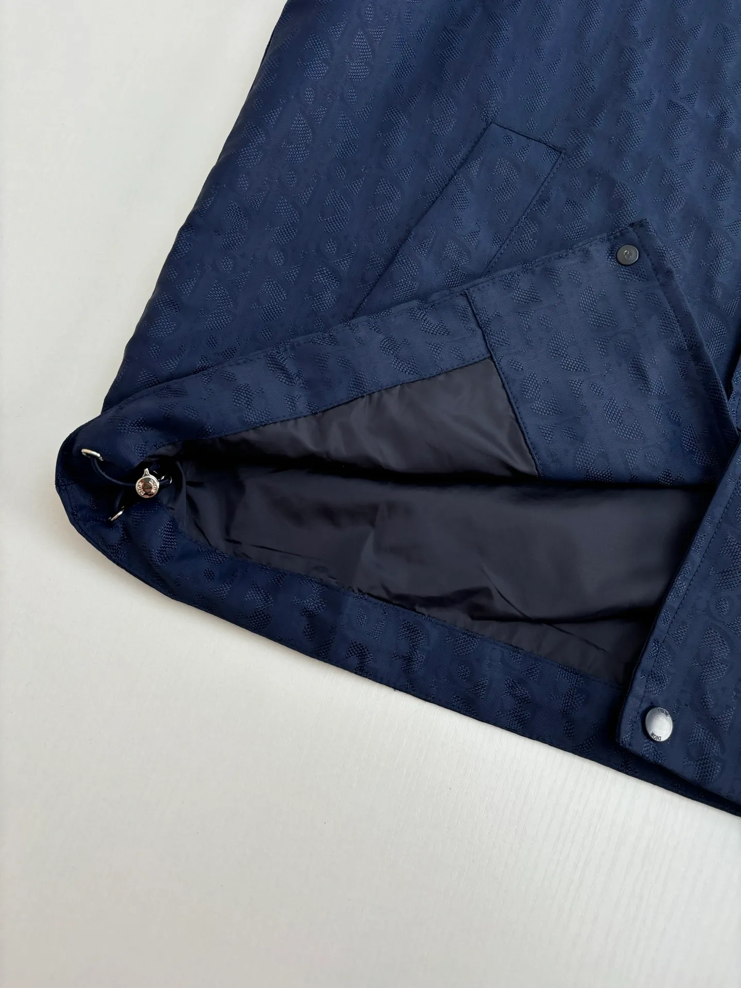 🅿️650 Dio*/Dior 25Fw new jacquard dark pattern lapel jacket is made of technical jacquard fabric, decorated with classic letter twill print throughout, with wide-angle collar, button closure and brand letter rubber logo on the back Size: S/M/L/XL