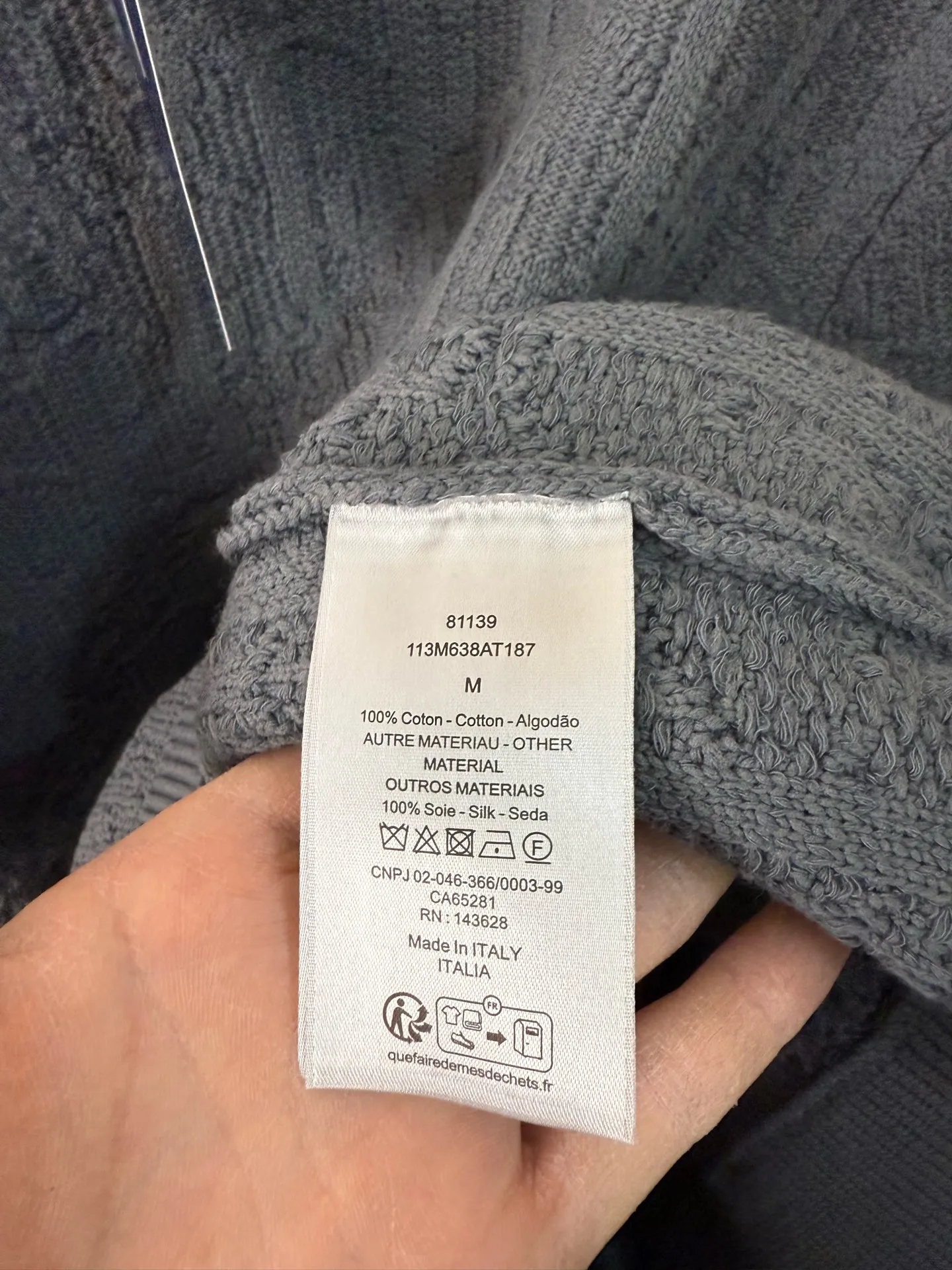 🅿️580 Dior/Dior Dark Pattern Presbyopia Sweater This sweater highlights Dior’s classic Oblique print. Crafted from gray cotton-blend jacquard in an oversized fit, it features ribbed details at the collar, cuffs and hem. Decorated with a tonal printed pattern throughout, subtle details enhance the style. Size: xs s m l