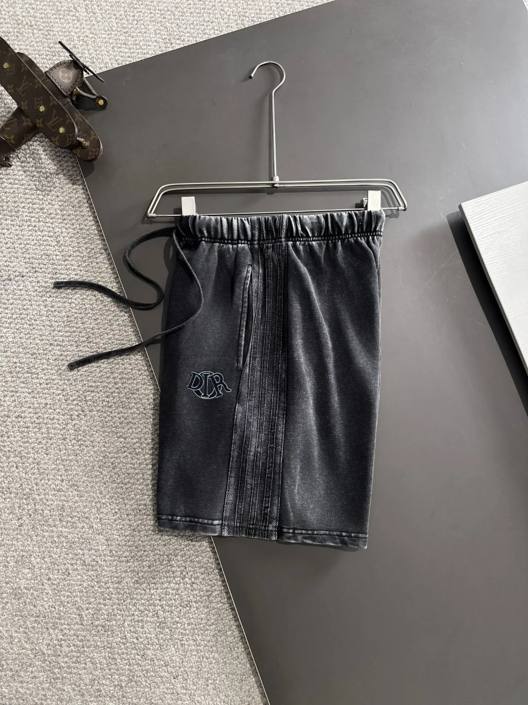 🅿️500 next day shipping DIOR/Dior high-end customization 2025 spring and summer new elastic band casual heavy industry washed suit, batik tripe sweat-absorbent and breathable, counter-customized fabric with high breathability and comfort, impeccable details, brand element design concept, reflecting high quality. It feels delicate and soft! It presents a casual cut and the upper body shape is great! Trading company channels are rare and available on the official website simultaneously! From a high-end men's positioning brand, high-end, low-key luxury taste, people can't refuse! Exquisite workmanship and impeccable quality! The overall style is simple, fashionable and timeless, fully meeting the requirements of stylish and tasteful dressing! Size: S-XXL