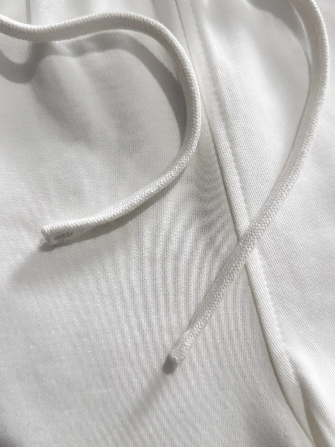 🅿️330 shipped next day, high quality DIOR/Dior 2025 spring and summer new casual solid color loose shorts with elastic band, two needle stitches at the hem of the trousers, fine and firm stitching, custom-made fabrics at the counter with high breathability and comfort, impeccable details, brand element design concept, reflecting high quality. It feels delicate and soft! It presents a casual cut and the upper body shape is great! Size: S-XXL